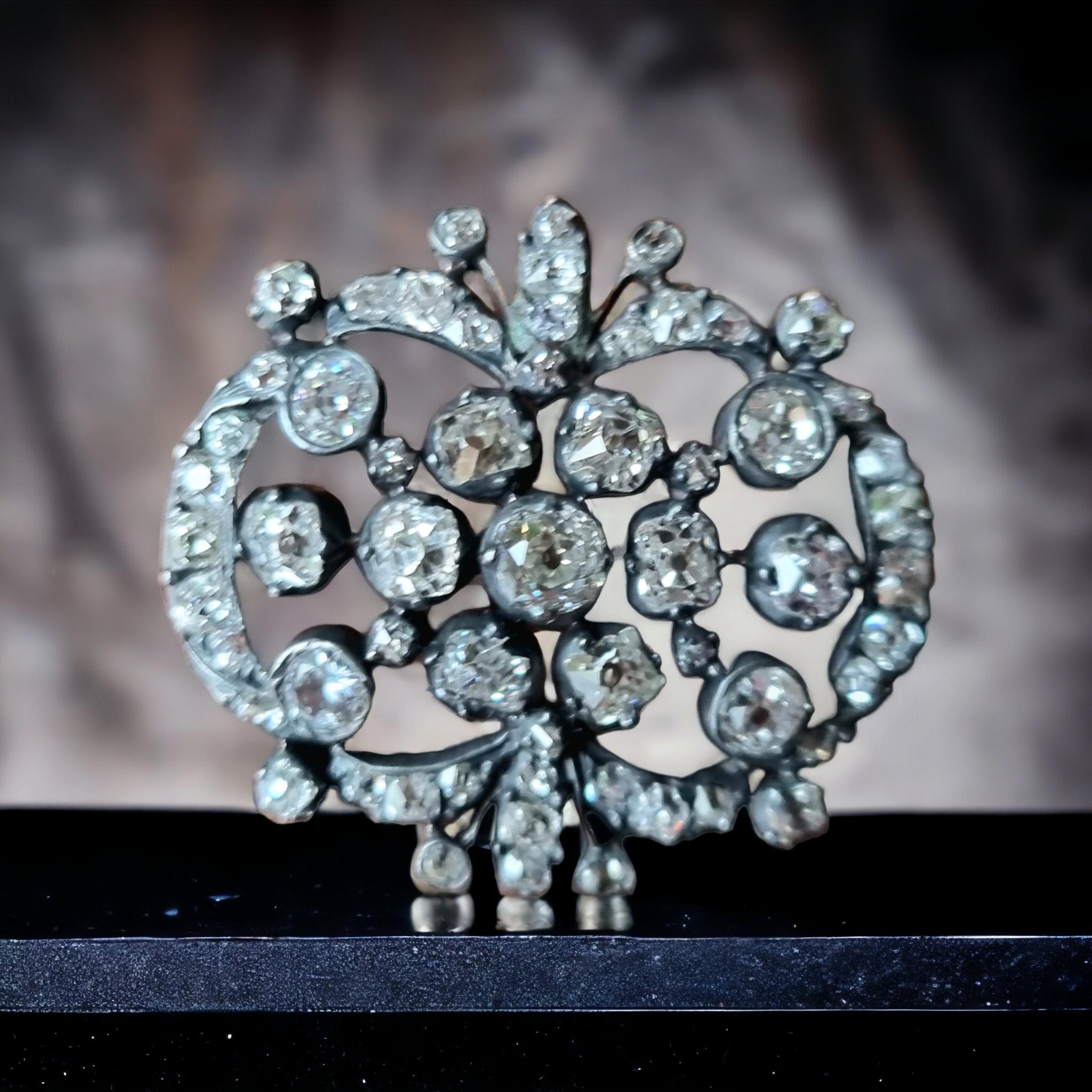 Antique pendentif/broche en diamant ibérique 19ème siècle en vente 1