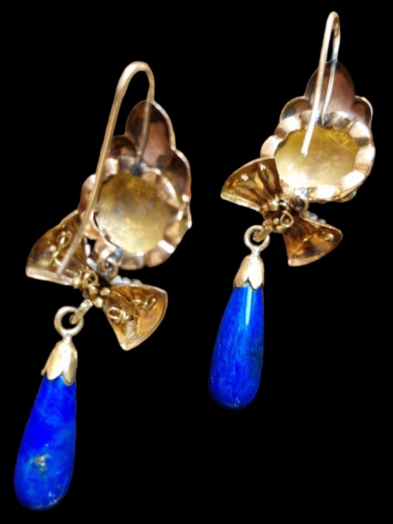 Antique Iberian Lapis Lazuli & Seed Pearls 18 Karat Gold Pendant Bow Earrings For Sale 5