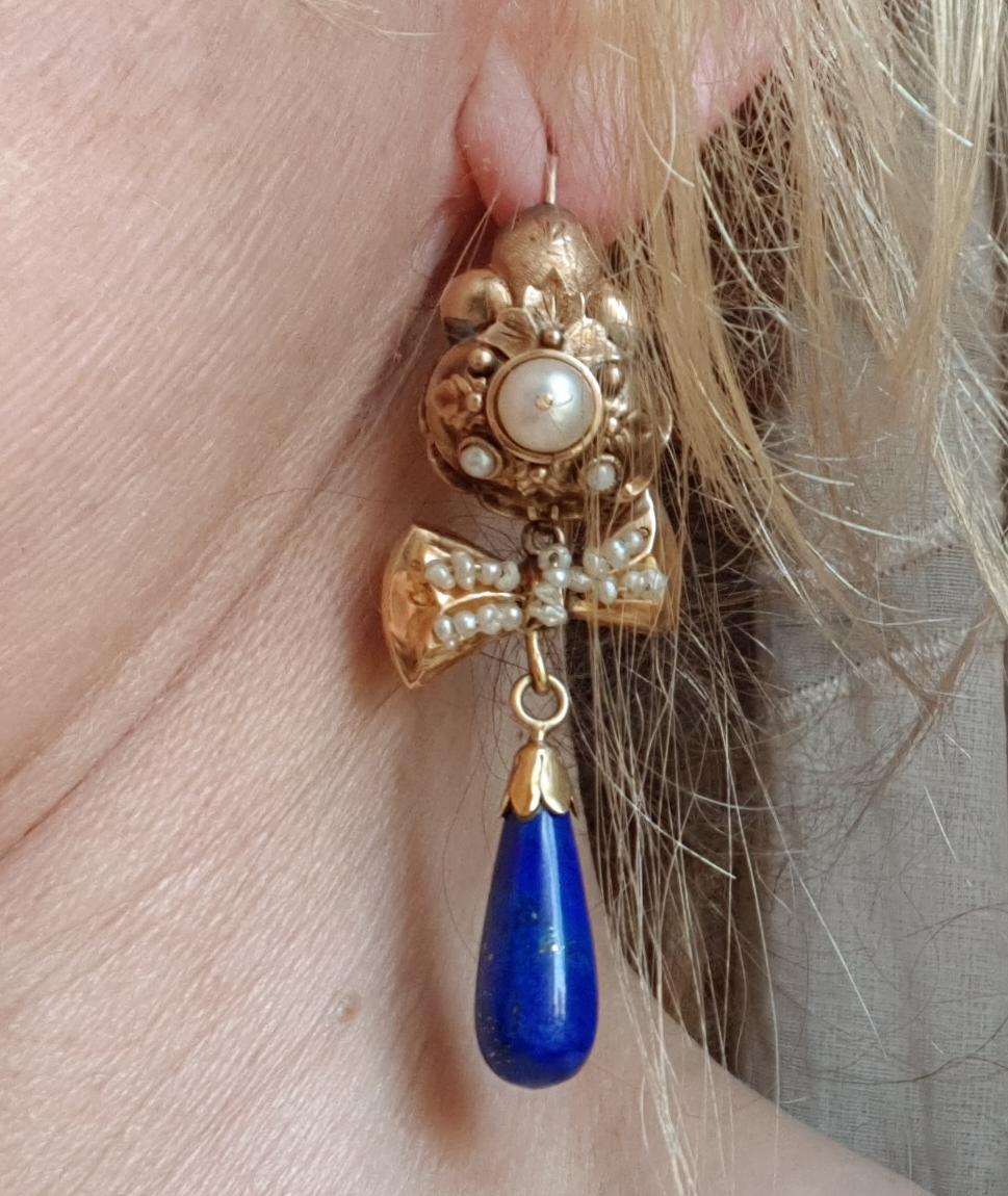 Antique Iberian Lapis Lazuli & Seed Pearls 18 Karat Gold Pendant Bow Earrings For Sale 7