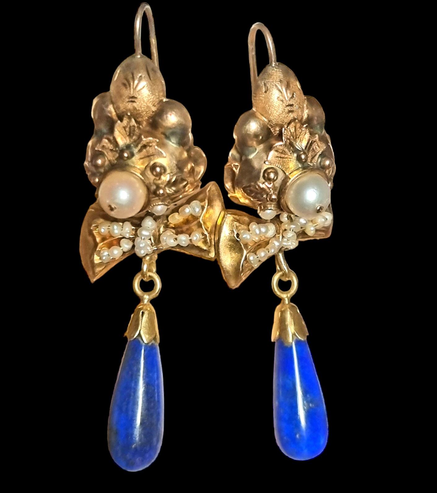 Georgien Boucles d'oreilles en or 18 carats avec pendentif en lapis-lazuli et perles de rocaille en vente