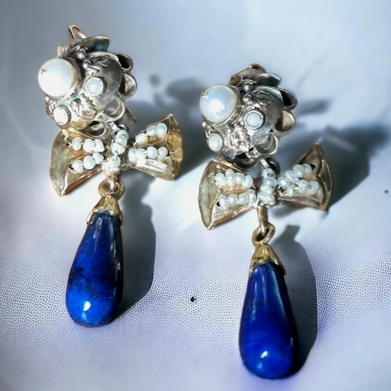 Georgian Antique Iberian Lapis Lazuli & Seed Pearls 18 Karat Gold Pendant Bow Earrings For Sale