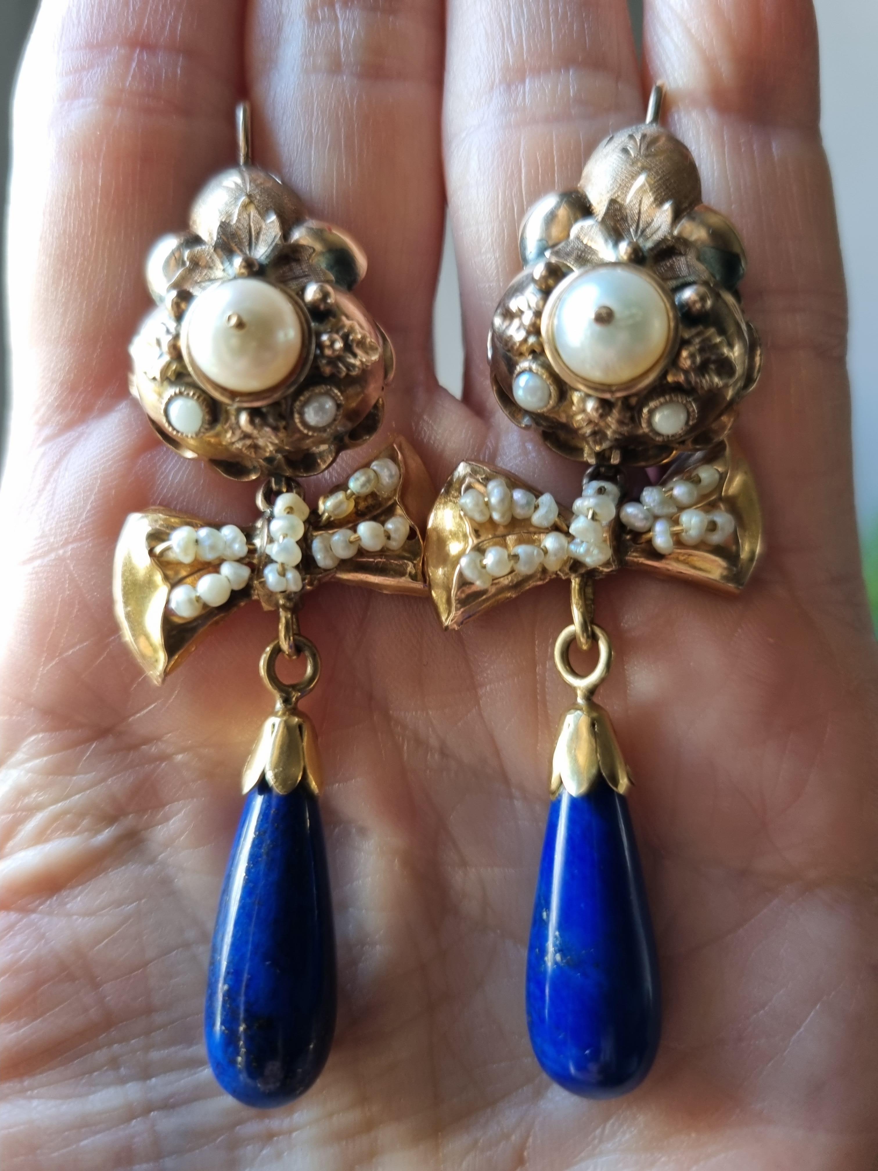 Antique Iberian Lapis Lazuli & Seed Pearls 18 Karat Gold Pendant Bow Earrings For Sale 1
