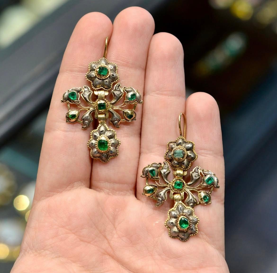 Antique Iberian Of Diamond & Emerald Girandole Pendent Earrings 18th Century In Excellent Condition For Sale In Firenze, IT