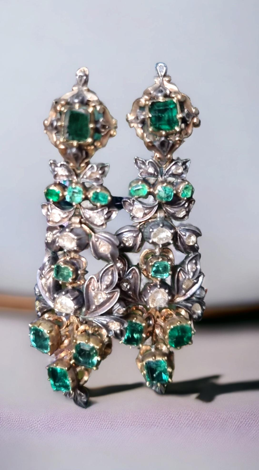 Taille émeraude Boucles d'oreilles anciennes en émeraude colombienne et diamant de l'Ibérie (Espagne) fin 18ème siècle  en vente