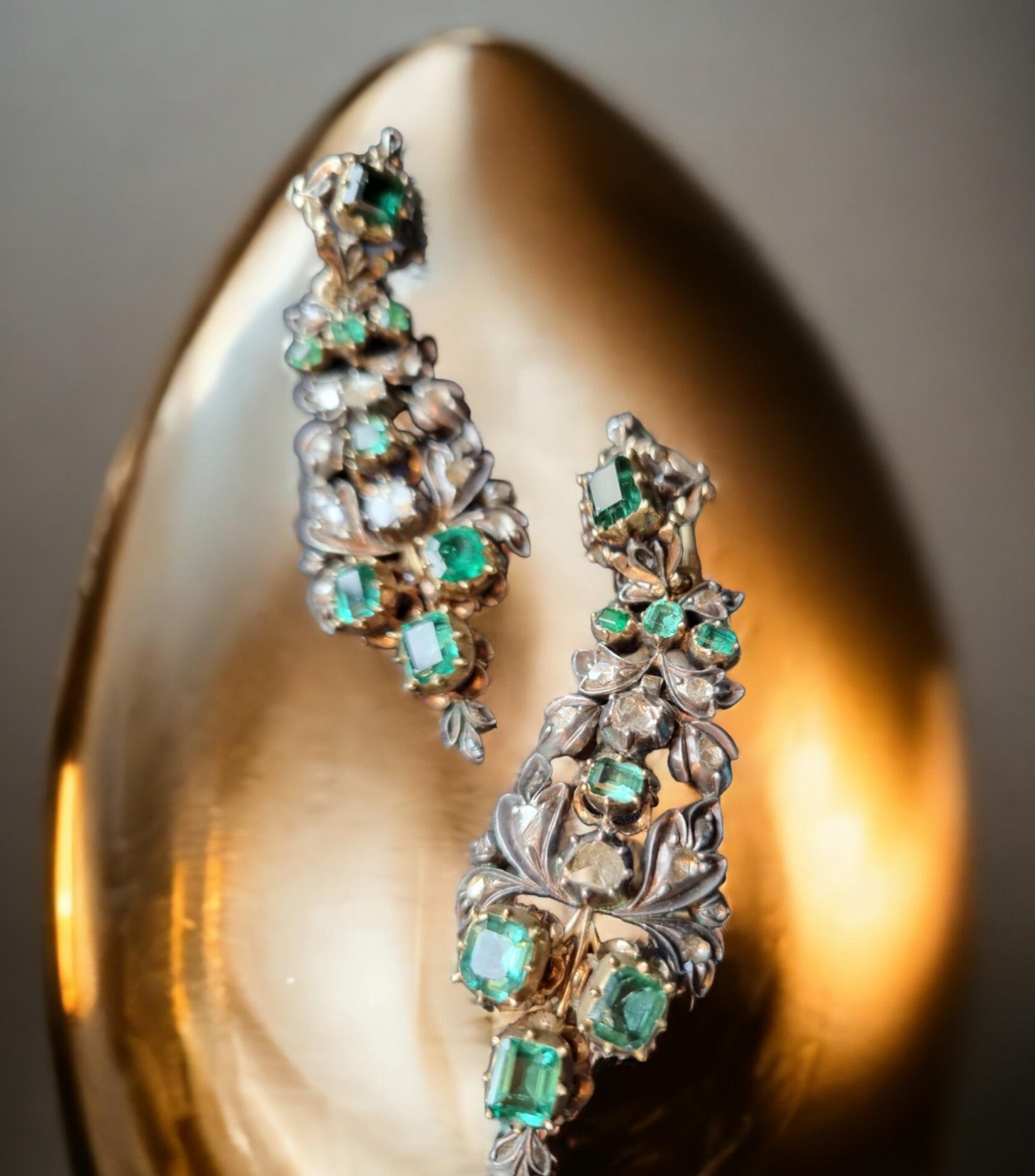 Antike iberische (spanische) kolumbianische Smaragd- und Diamant-Ohrringe aus dem späten 18. Jahrhundert  im Angebot 1