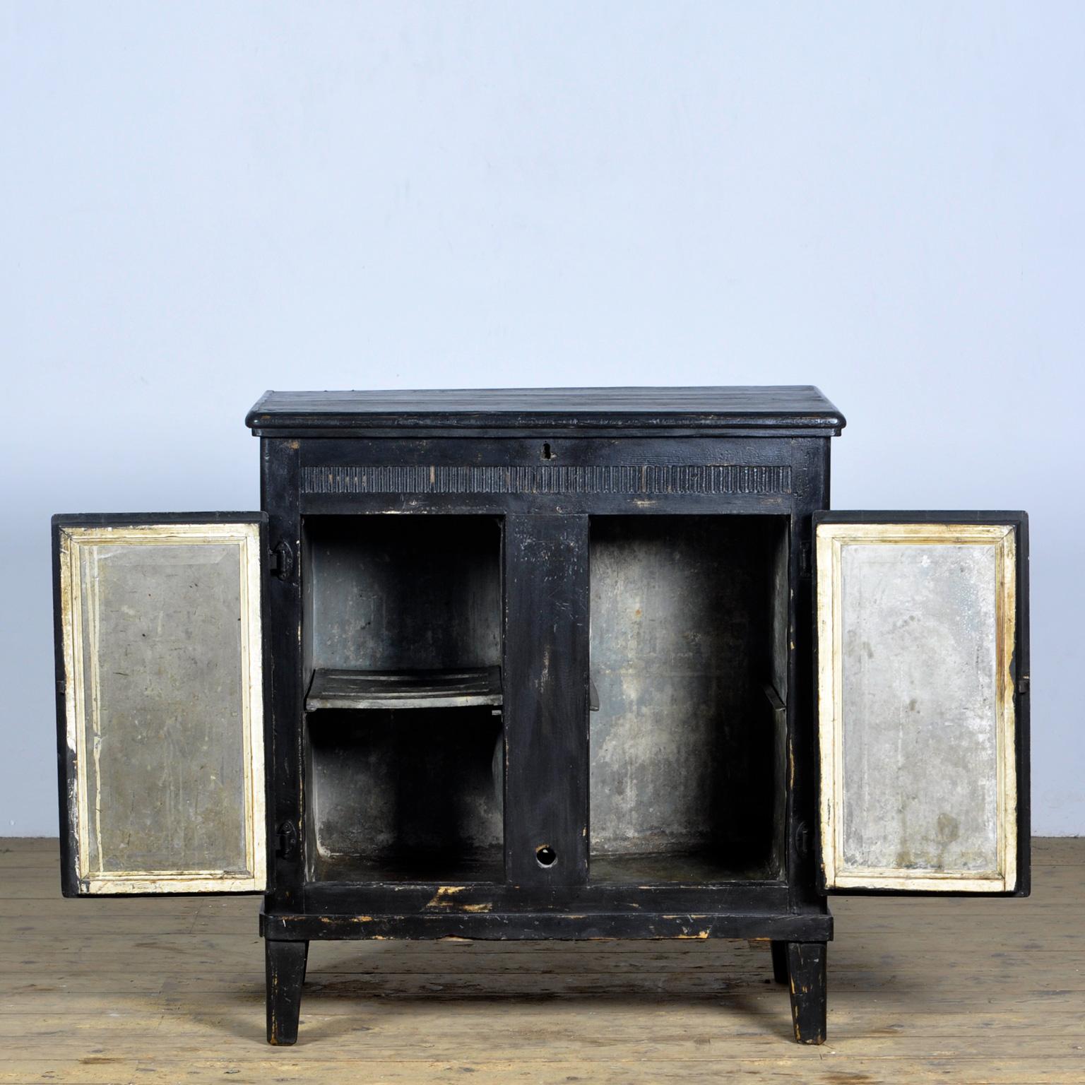 antiker kühlschrank holz