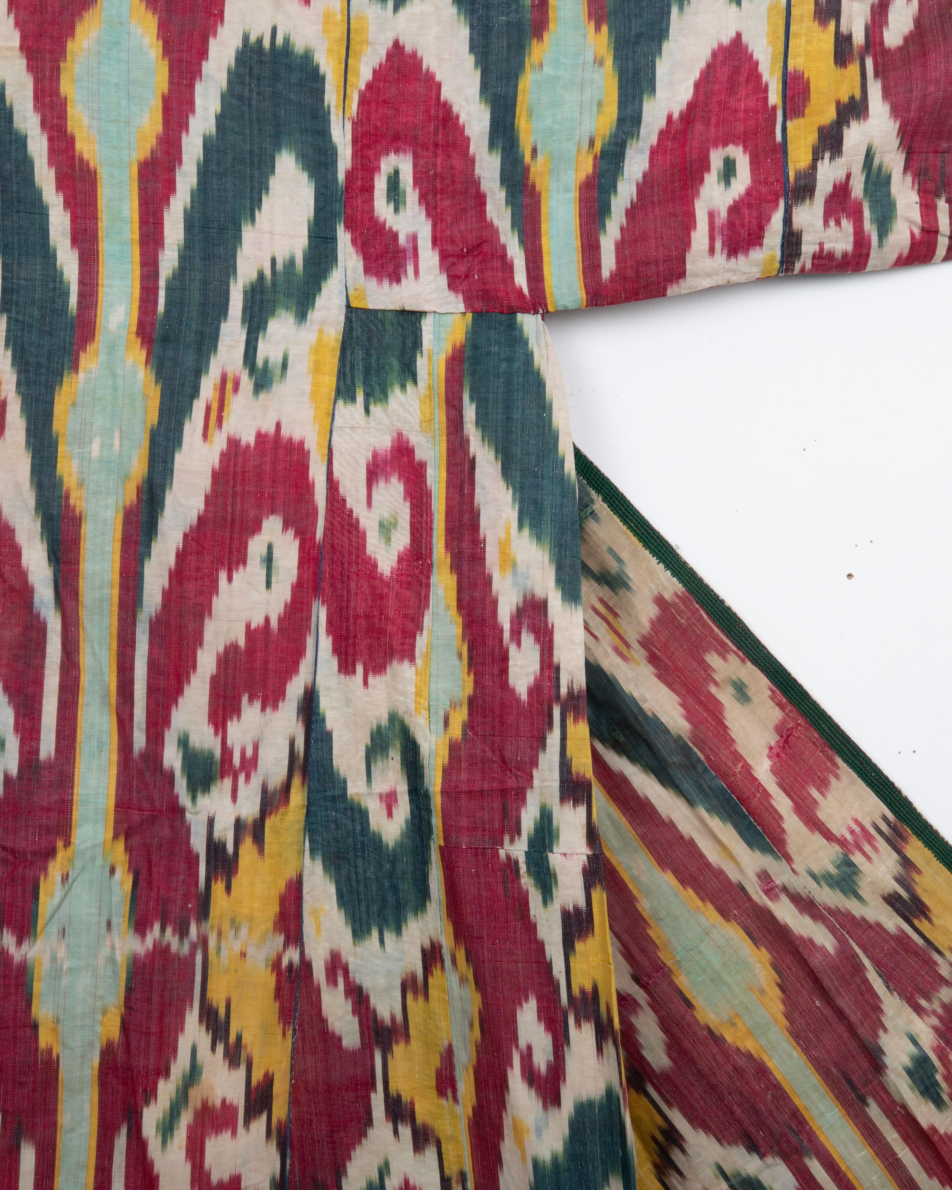 Chapan Ikat ancien. Années 1880, Ouzbékistan en vente 1