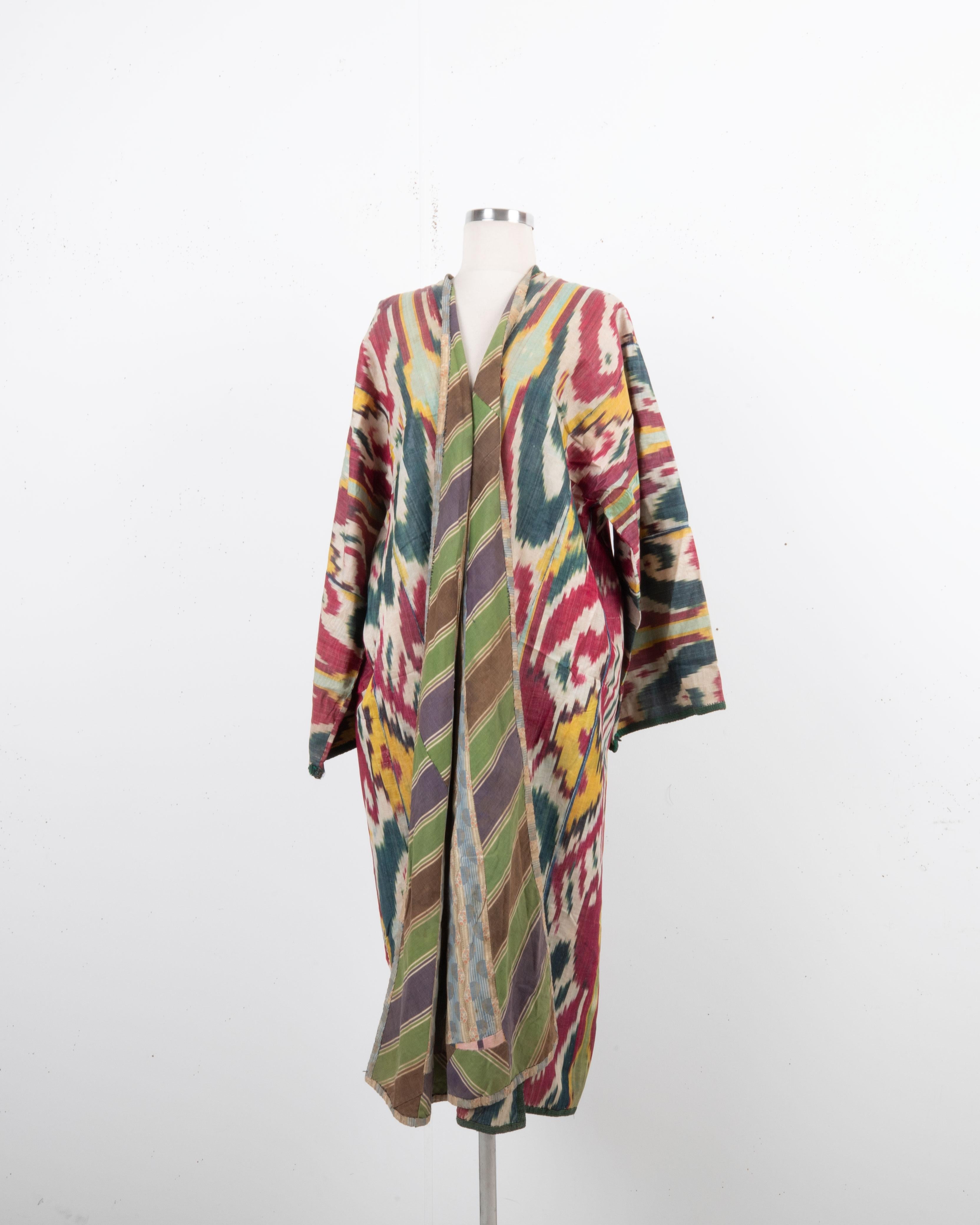 Chapan Ikat ancien. Années 1880, Ouzbékistan en vente 4