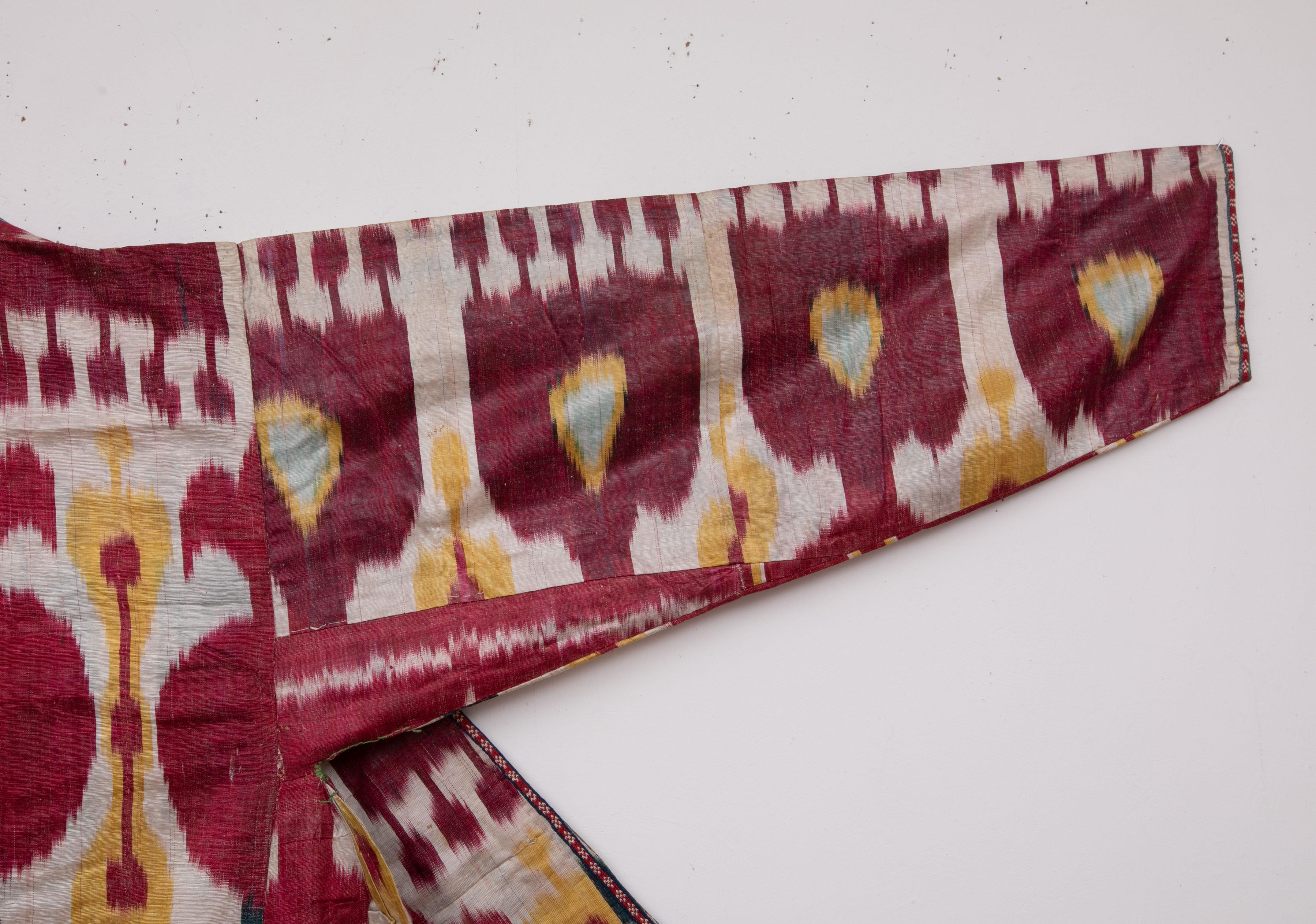 Antique Ikat Chapan from Uzbekistan, Central Asia, Late 19th C. In Good Condition In Istanbul, TR