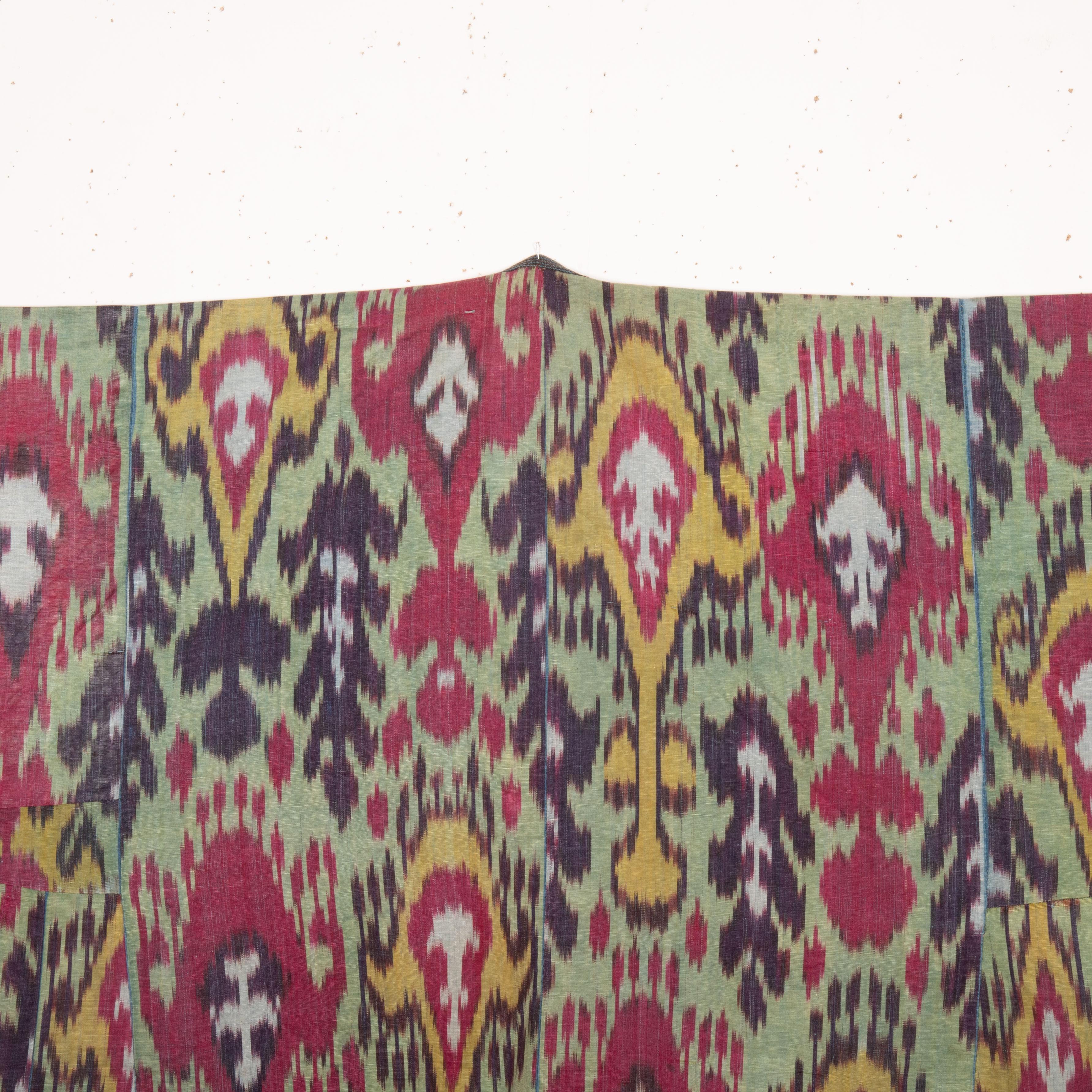 Antique Ikat Chapan with a Good Mix of Roller Printed Lining, 19th Century In Good Condition In Istanbul, TR