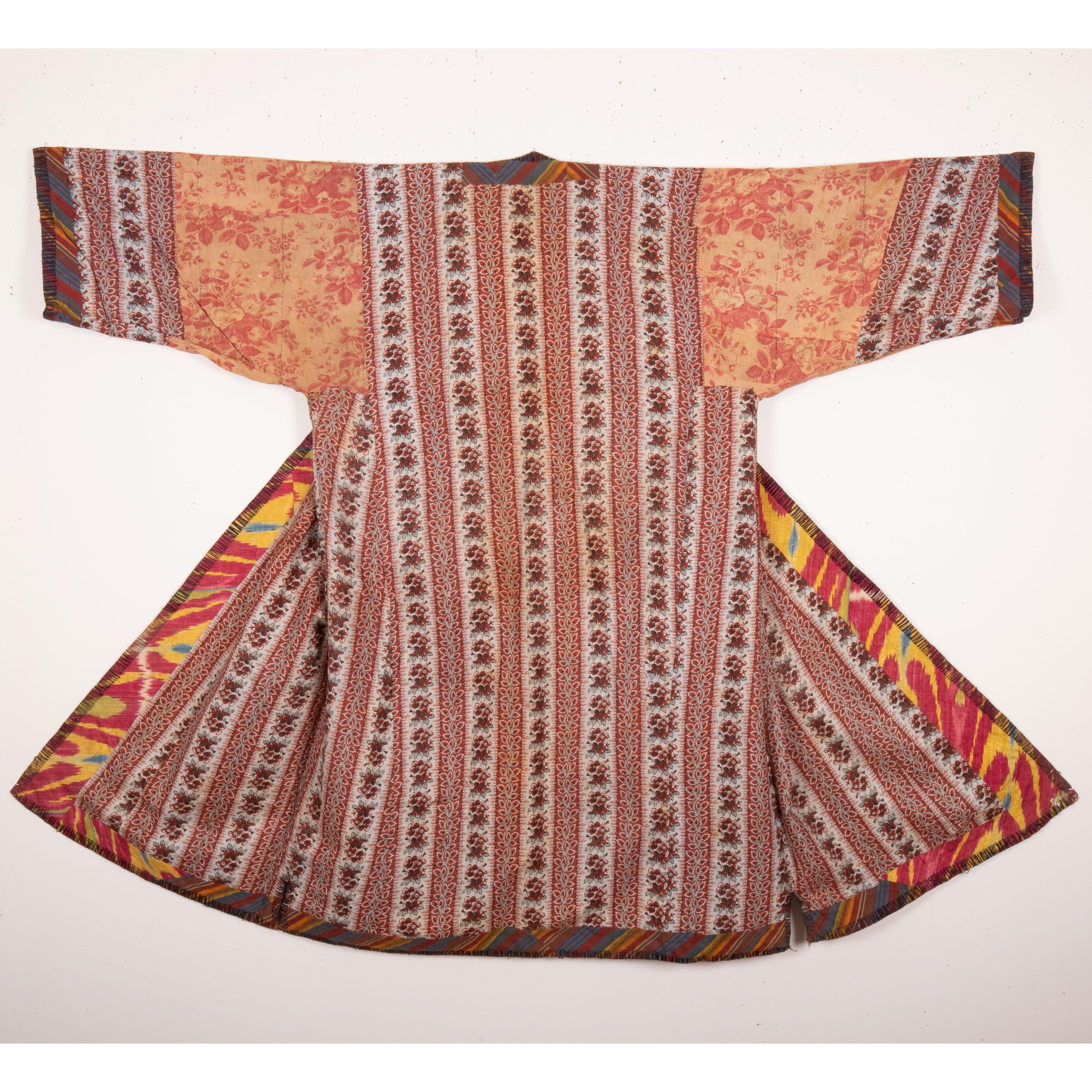 Antique Ikat Chapan with a Good Mix of Roller Printed Lining, 19th Century For Sale 4