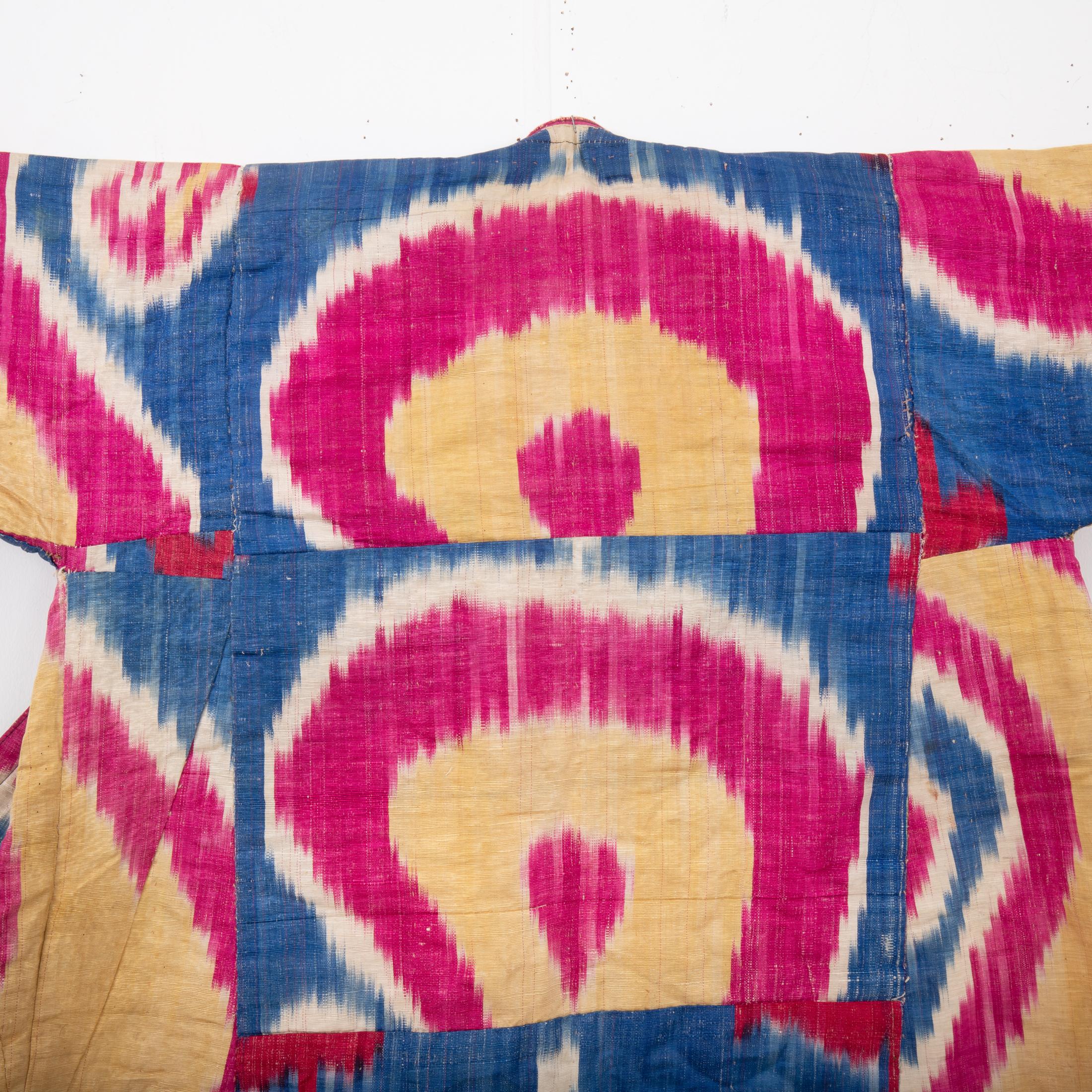 Antique Ikat Chapan with a rare design, 19th C. Uzbekistan For Sale 1