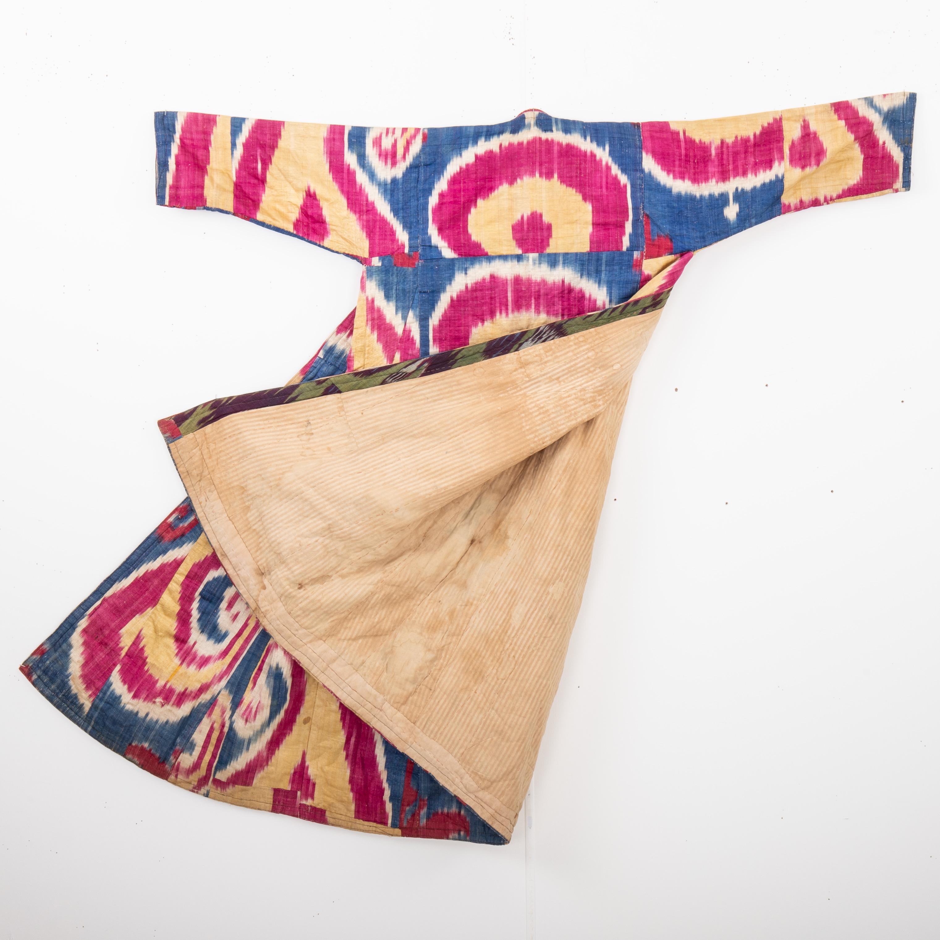 Antique Ikat Chapan with a rare design, 19th C. Uzbekistan For Sale 2