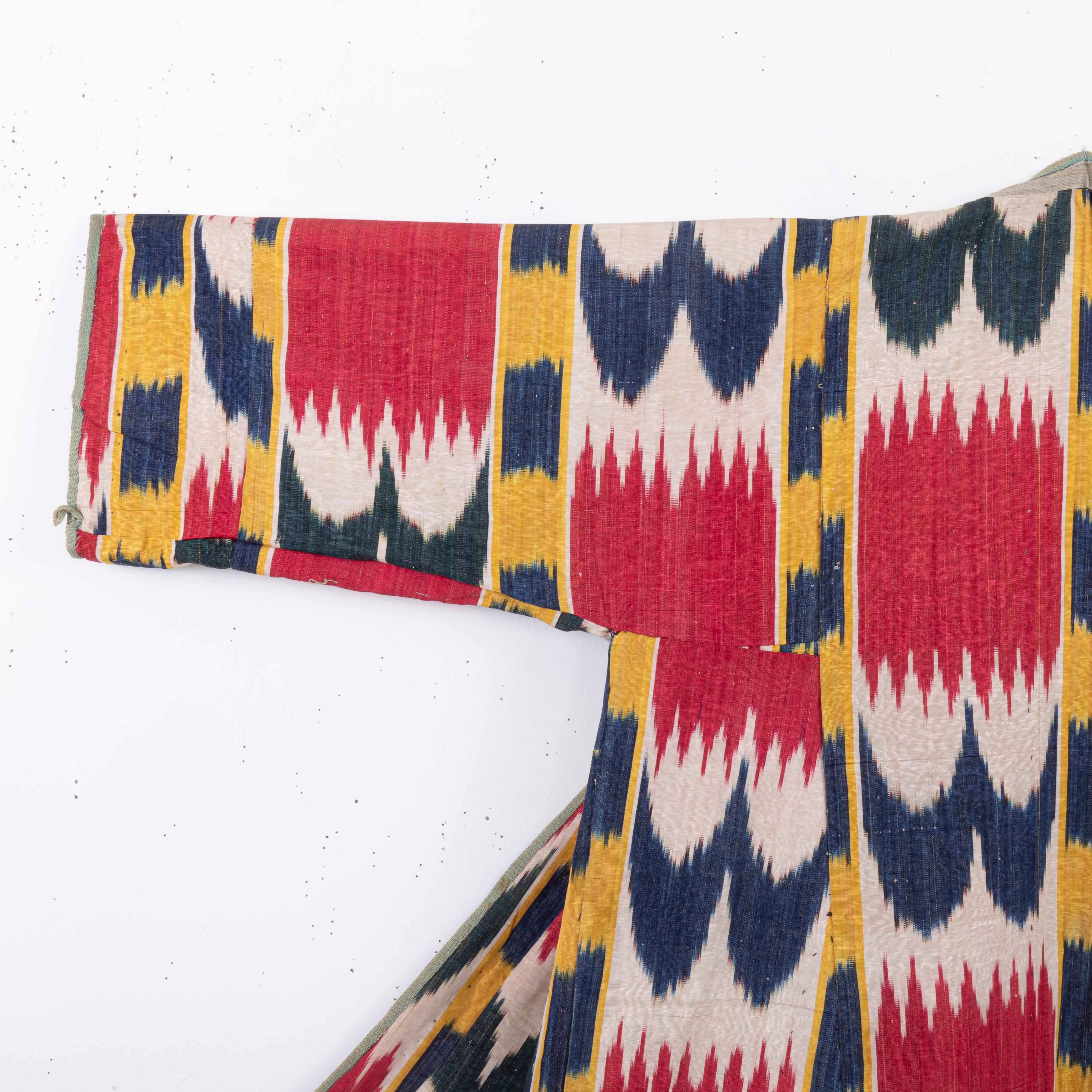 Arte popolare Antico Chapan Ikat con una rara fodera stampata a rullo, fine XIX secolo in vendita