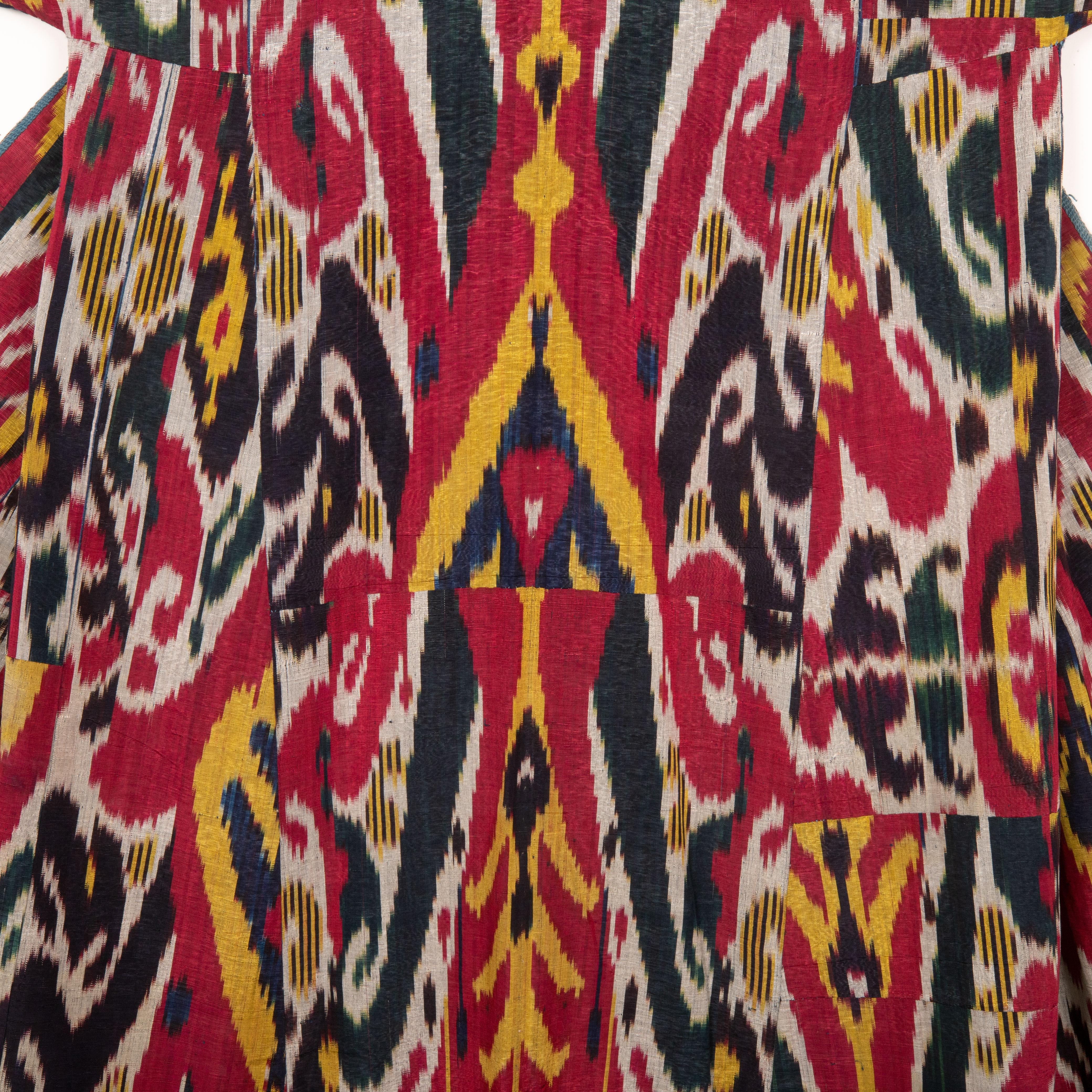 Antique Ikat Chapan with a Rare Roller Printed Lining, Late 19th C In Good Condition For Sale In Istanbul, TR