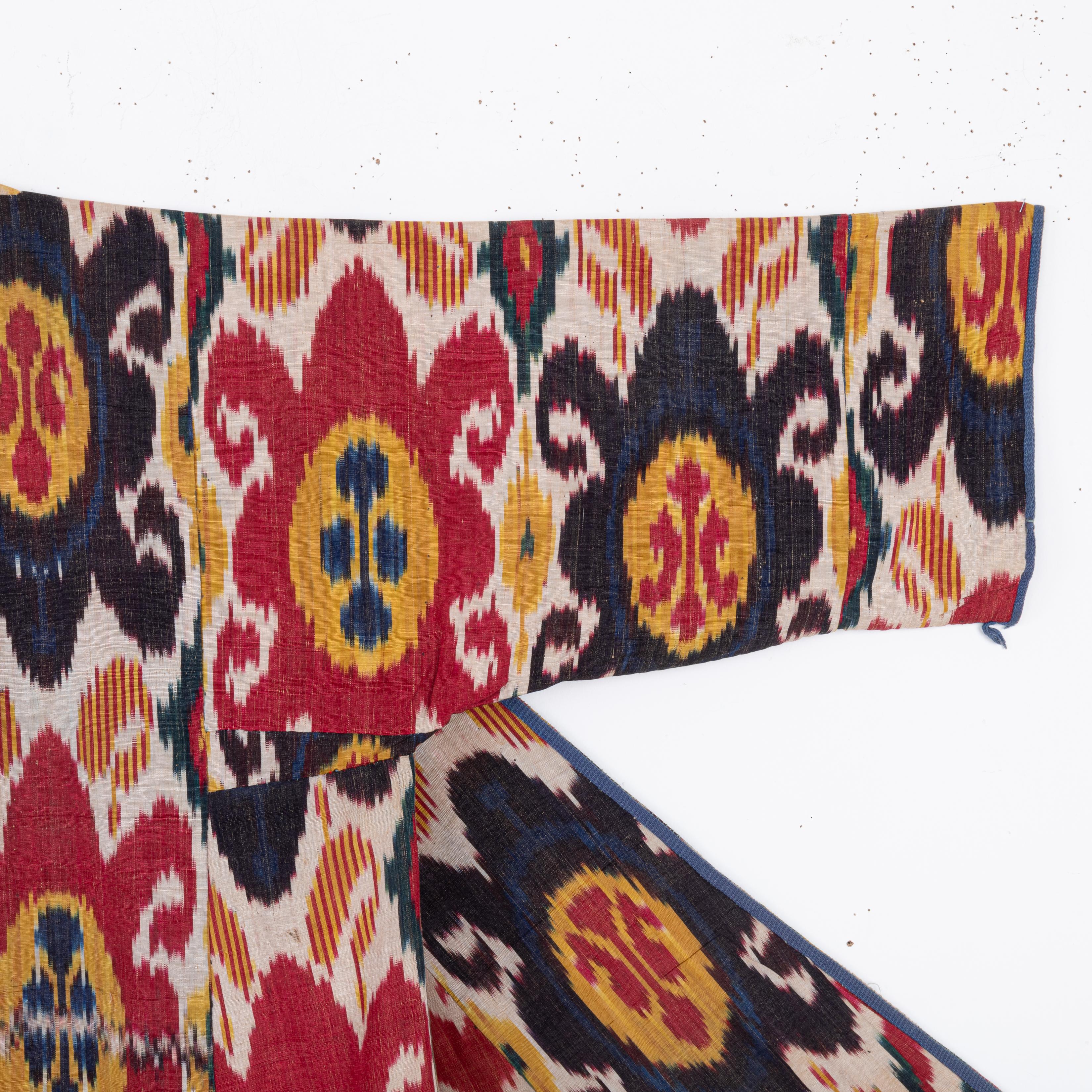 Antico Chapan Ikat con una rara fodera stampata a rullo, fine XIX secolo In condizioni discrete in vendita a Istanbul, TR