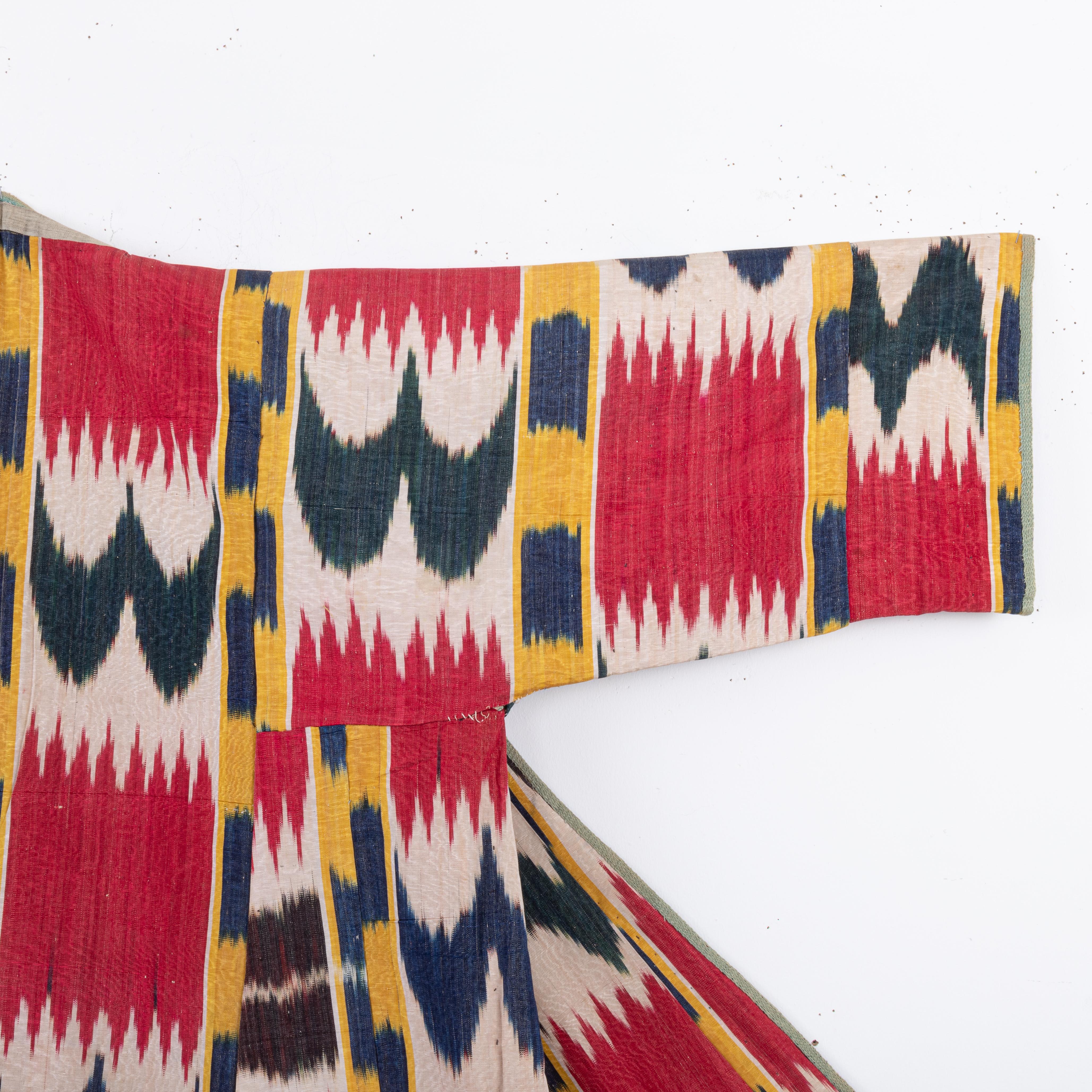 Antico Chapan Ikat con una rara fodera stampata a rullo, fine XIX secolo In condizioni discrete in vendita a Istanbul, TR