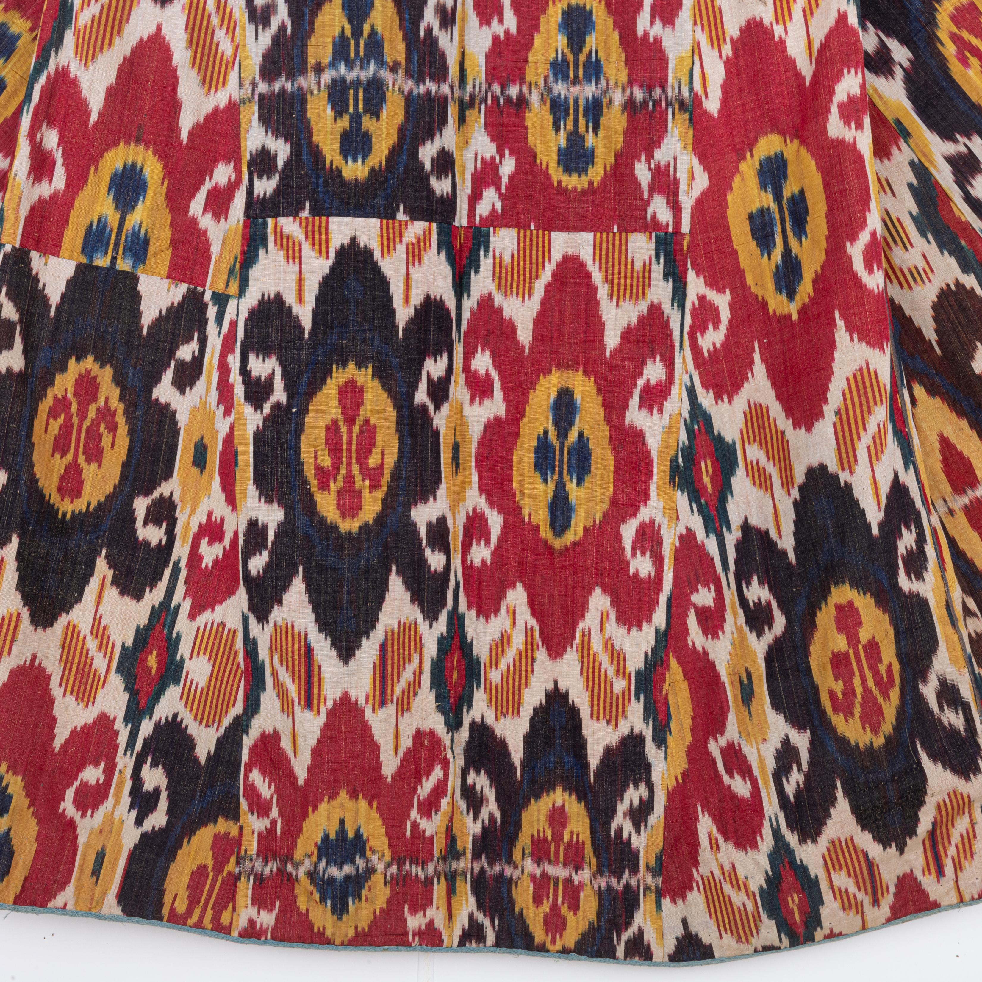 Seta Antico Chapan Ikat con una rara fodera stampata a rullo, fine XIX secolo in vendita