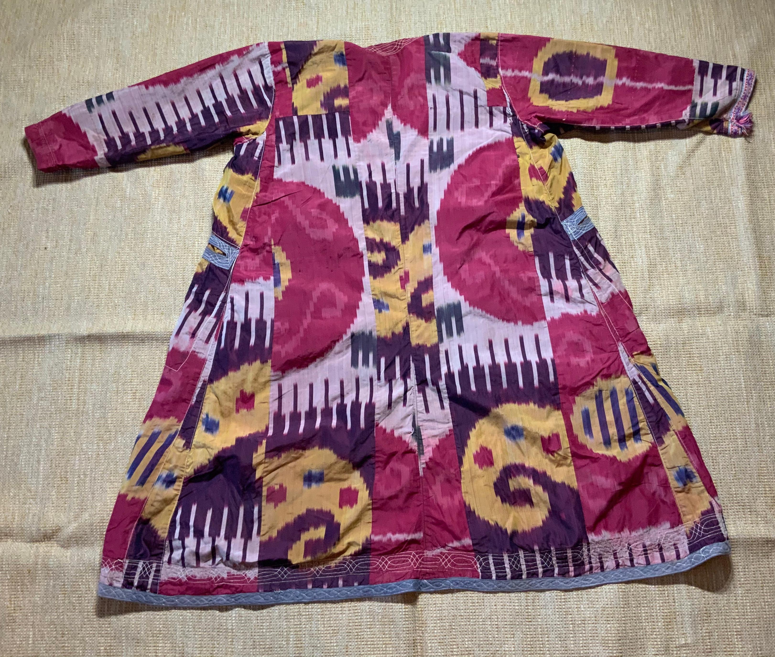 Robe ancienne en soie ouzbeke teintée Ikat en vente 12