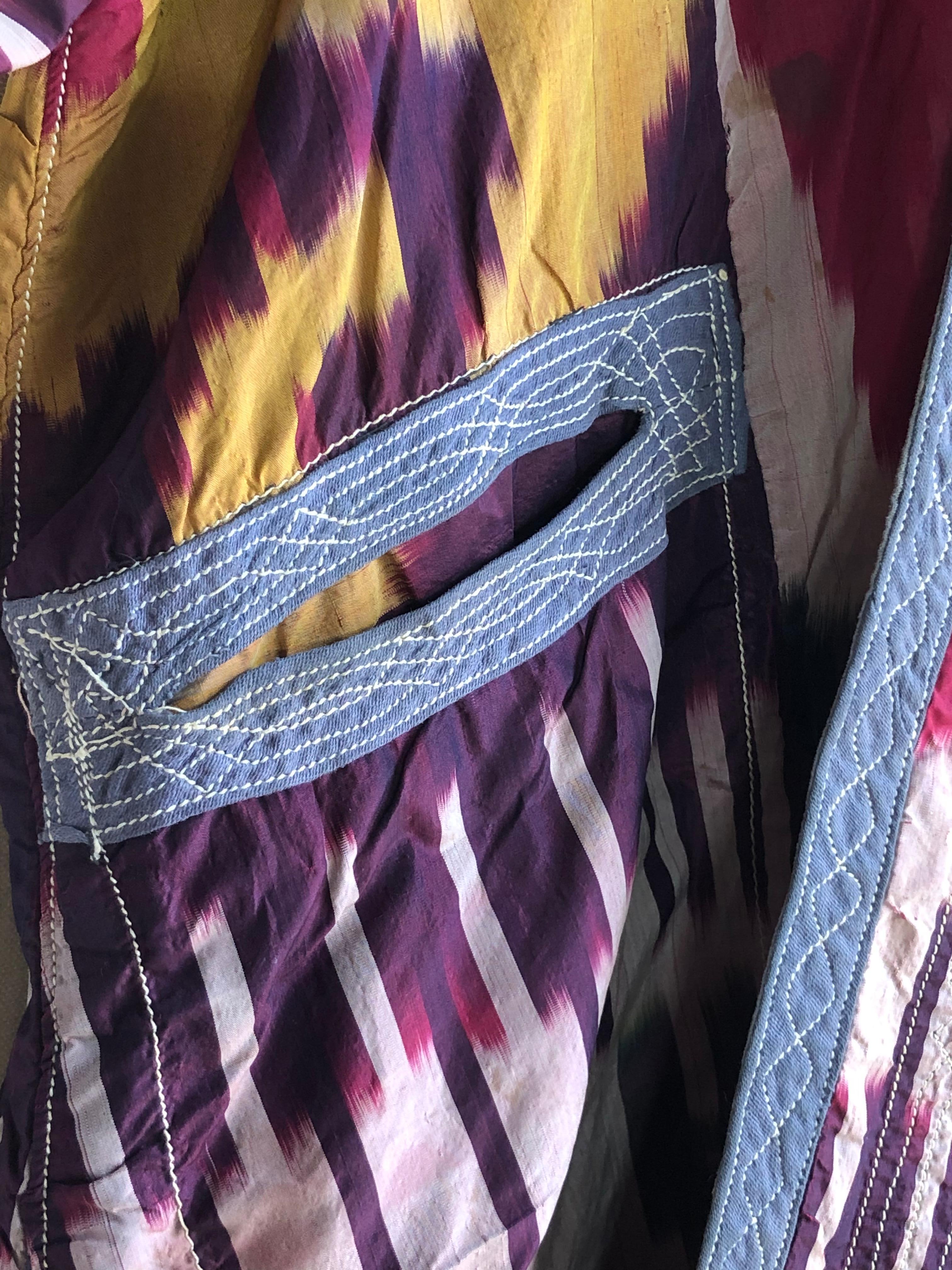 Robe ancienne en soie ouzbeke teintée Ikat en vente 2