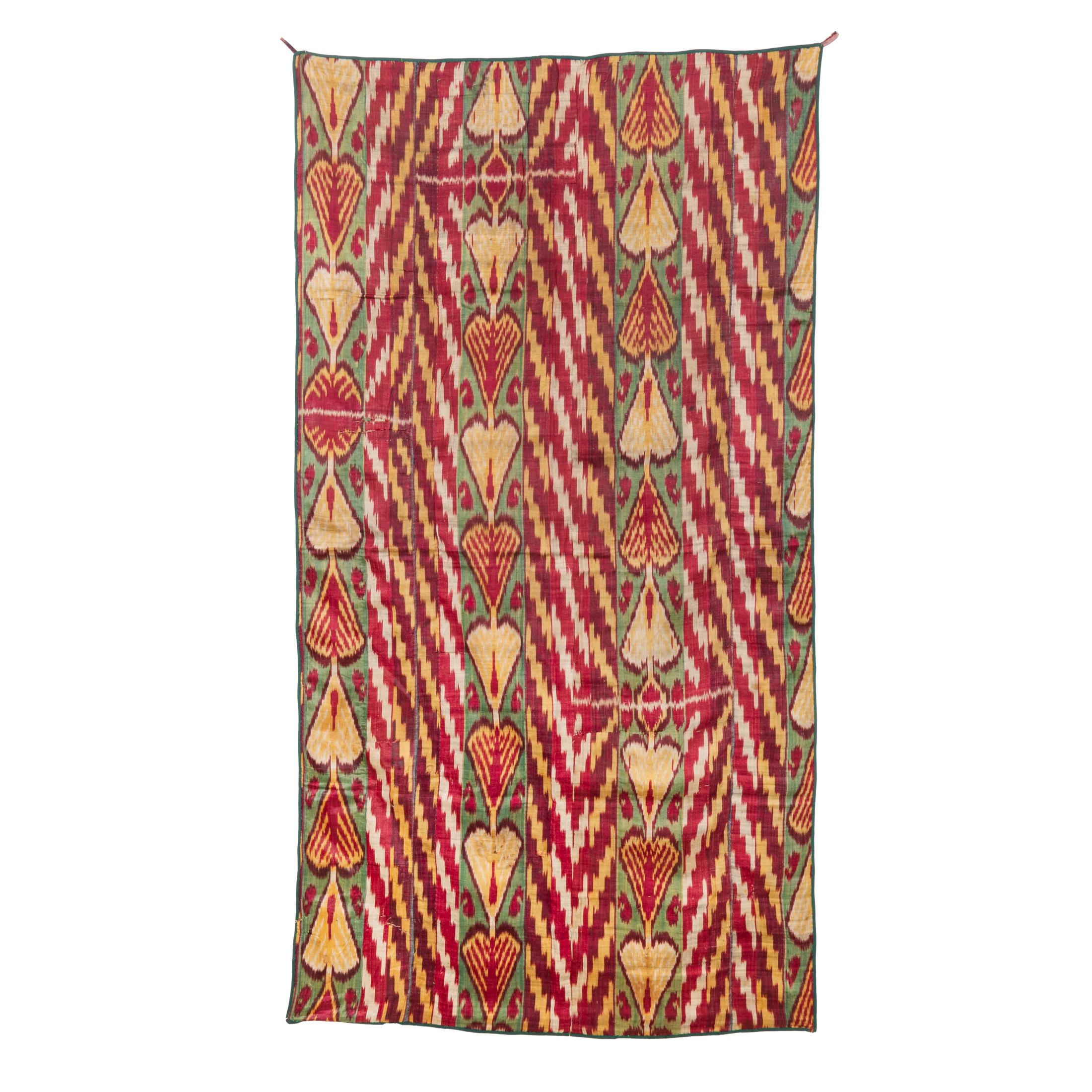 Dies ist ein sehr gutes Beispiel für die Kunst der Ikat-Herstellung.
Hat ein Futter aus Baumwollstoff.