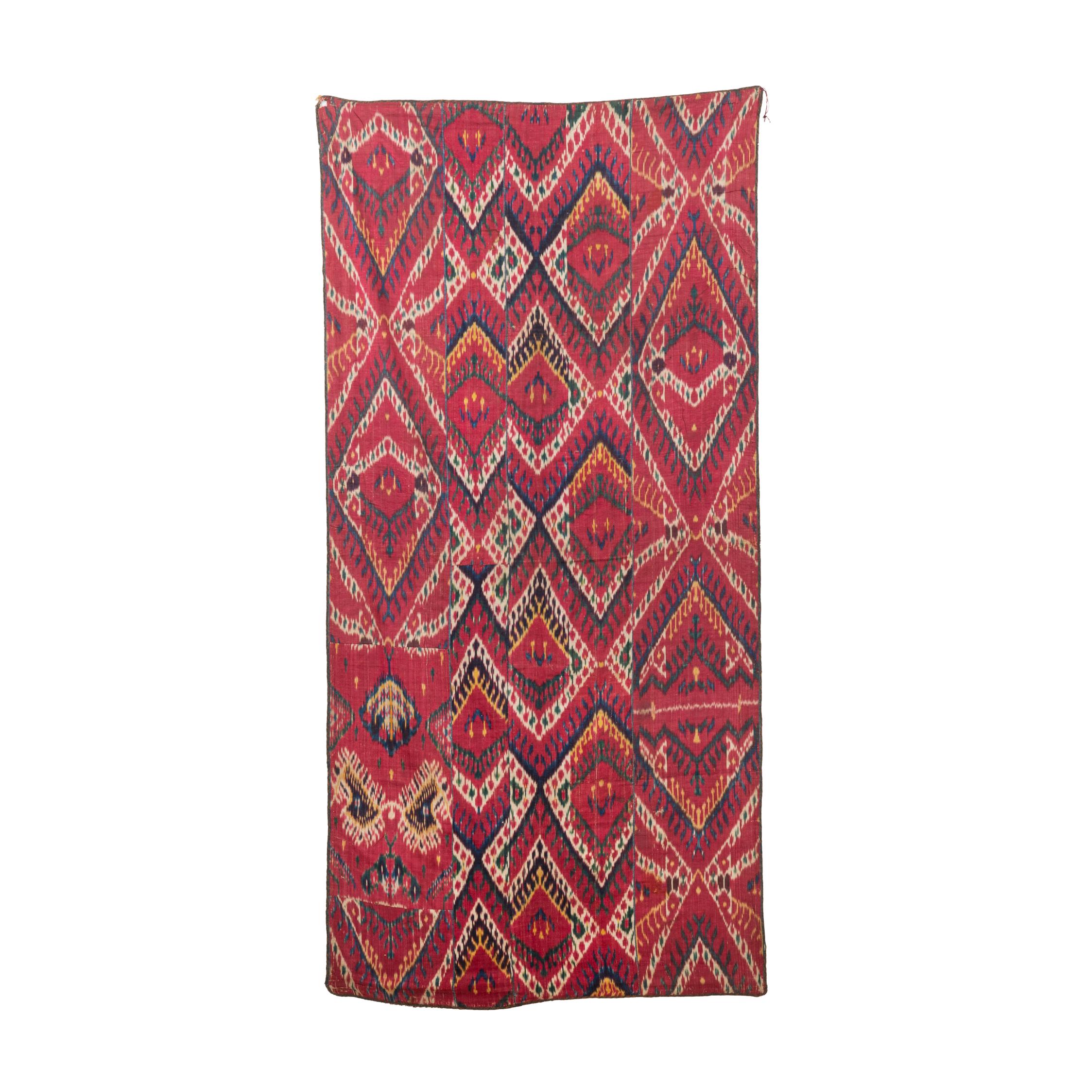 Ein extrem seltenes Design auf diesem frühen Ikat-Panel. Gefüttert mit einem Baumwollstoff mit Blockdruck aus der gleichen Zeit.