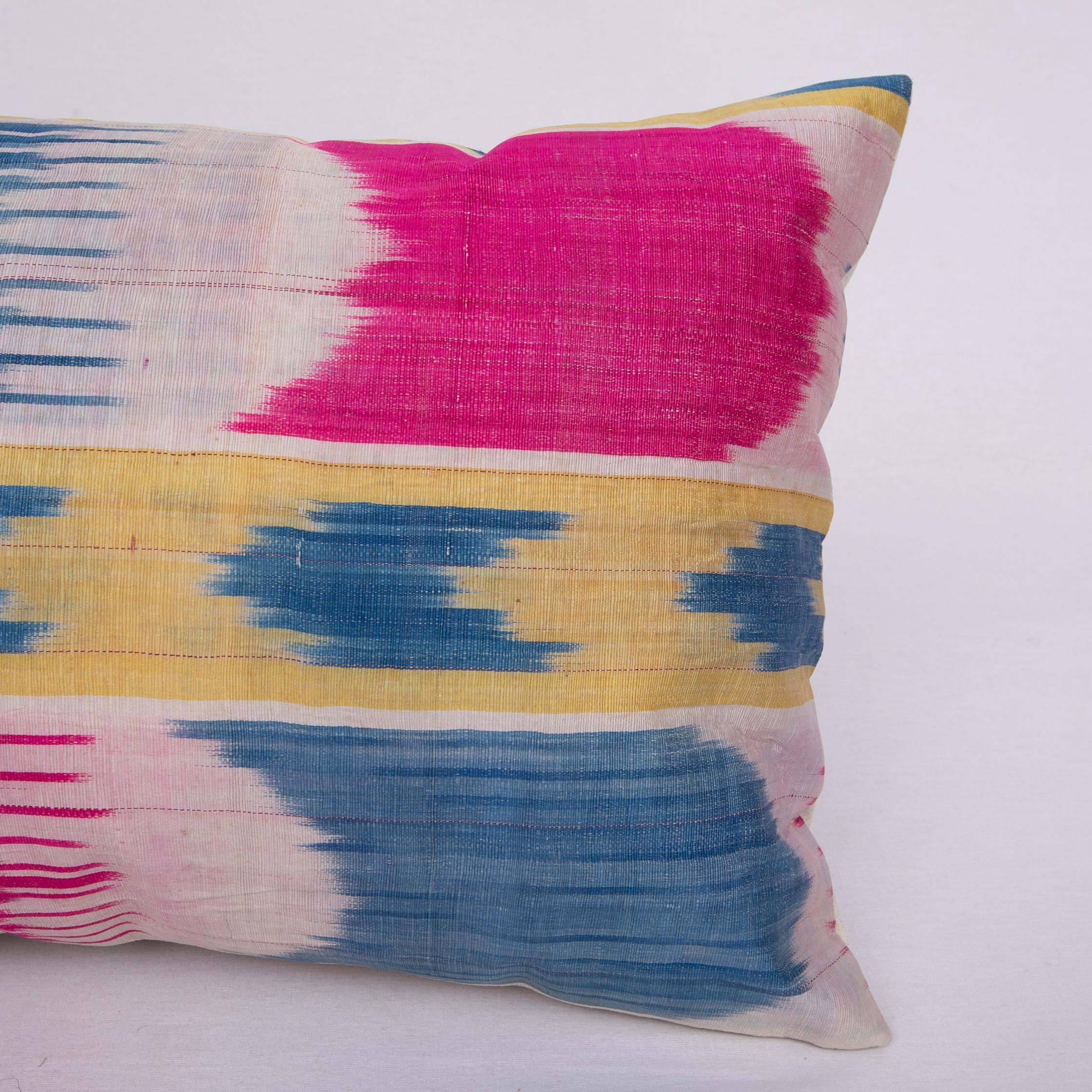 Antique Ikat Pillowcase /Cushion Cover from Uzbekistan, 1900s In Good Condition For Sale In Istanbul, TR