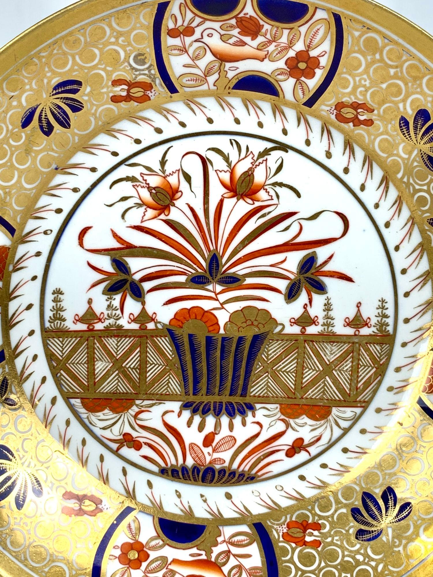 Porcellana Antichi piatti Imari dipinti a mano con sontuosa doratura Inghilterra CIRCA 1820 in vendita