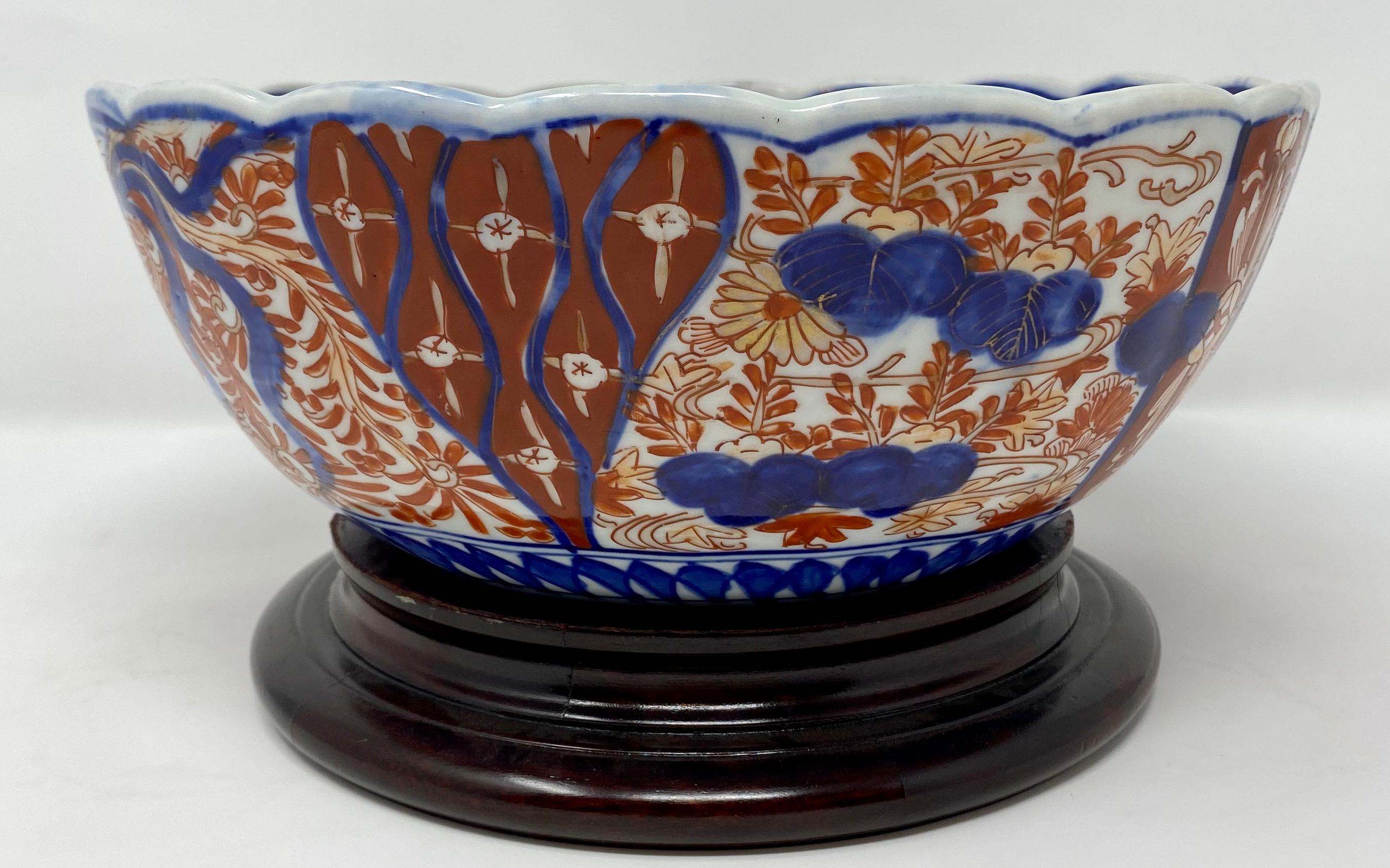 The beauty of Imari cannot be denied and the strong color palette is very appealing.
   