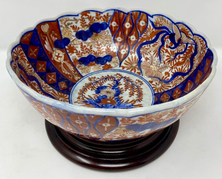 Antique Imari Fluted Japanese Bowl, circa 18901910 For Sale at 1stDibs