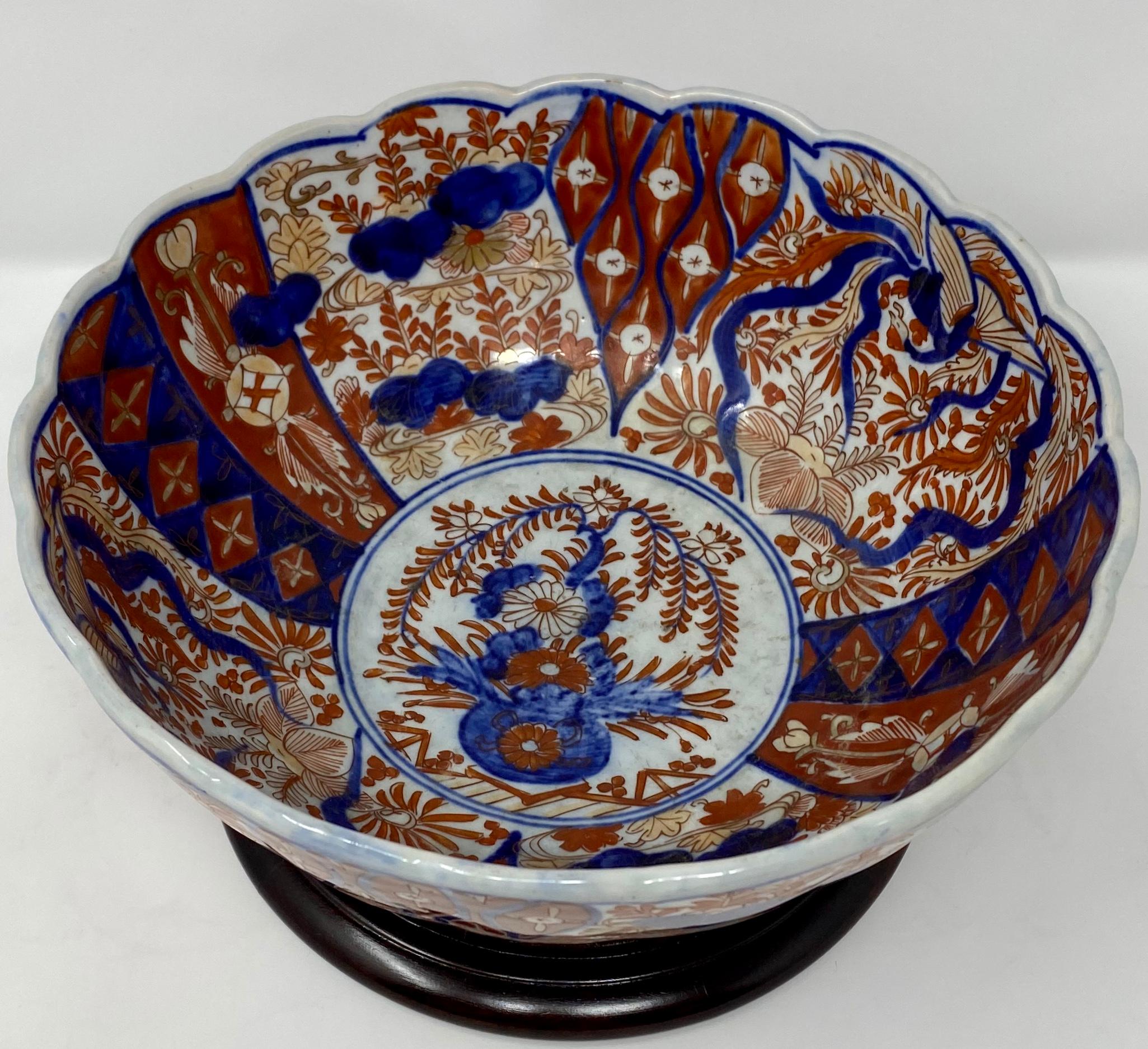 Antike japanische Imari-Schale:: kanneliert:: um 1890-1910 im Zustand „Gut“ im Angebot in New Orleans, LA