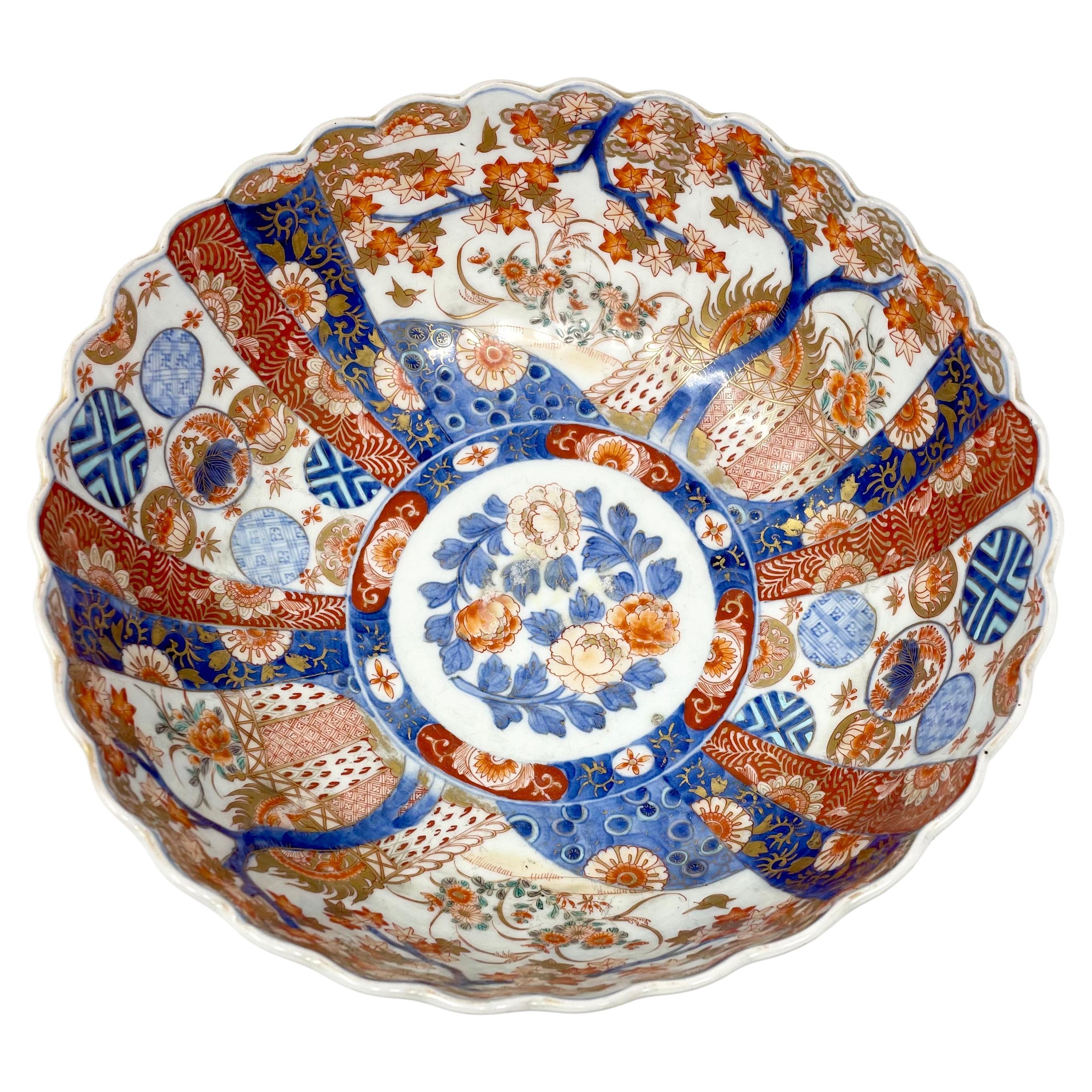 Antiguo cuenco acanalado de Imari Porcelain, circa 1890. en venta 1