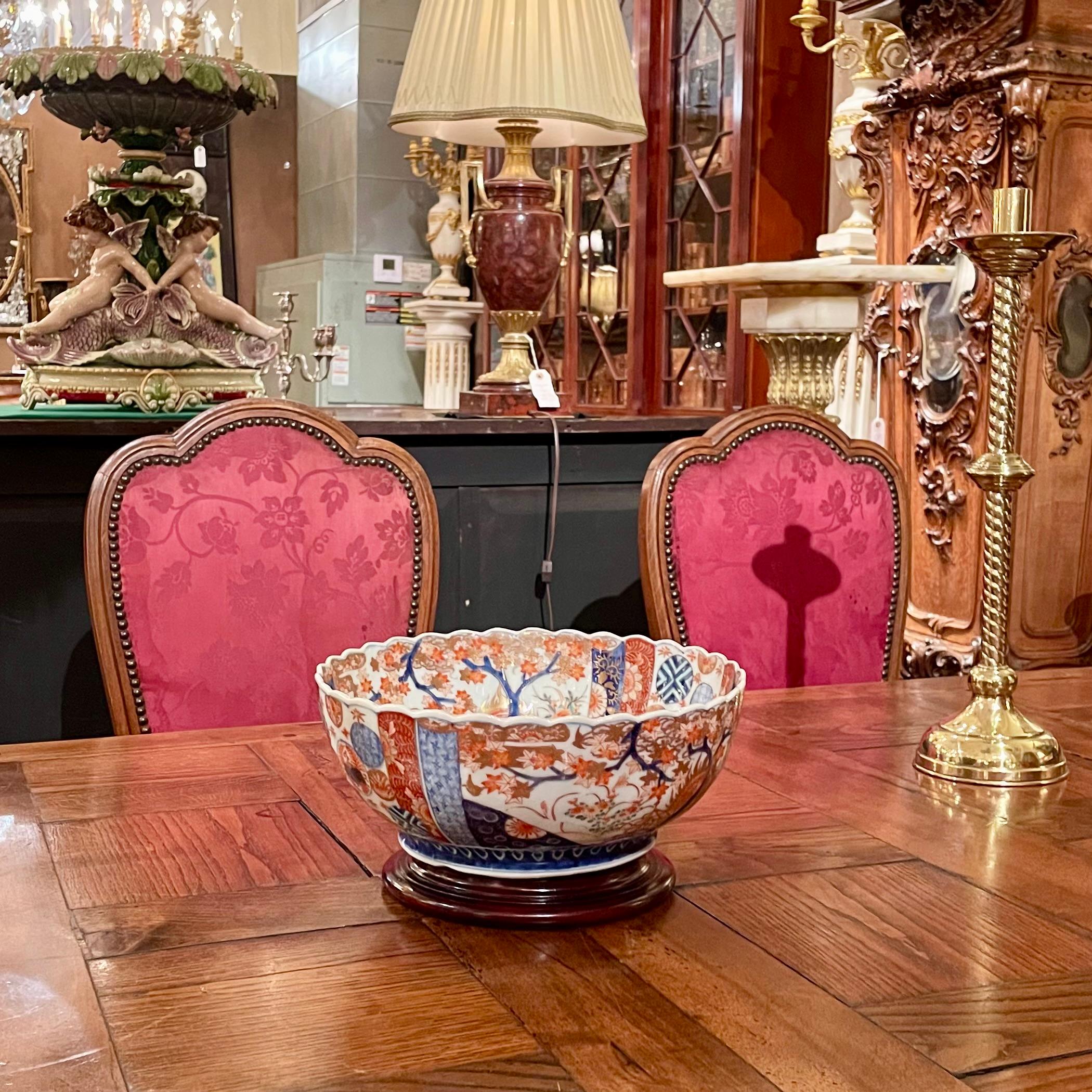 Antiguo cuenco acanalado de Imari Porcelain, circa 1890. en venta 4