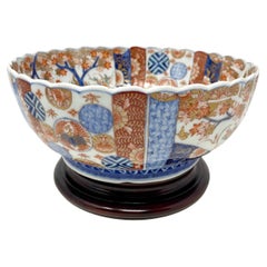 Antica ciotola scanalata in Imari Porcelain, CIRCA 1890.