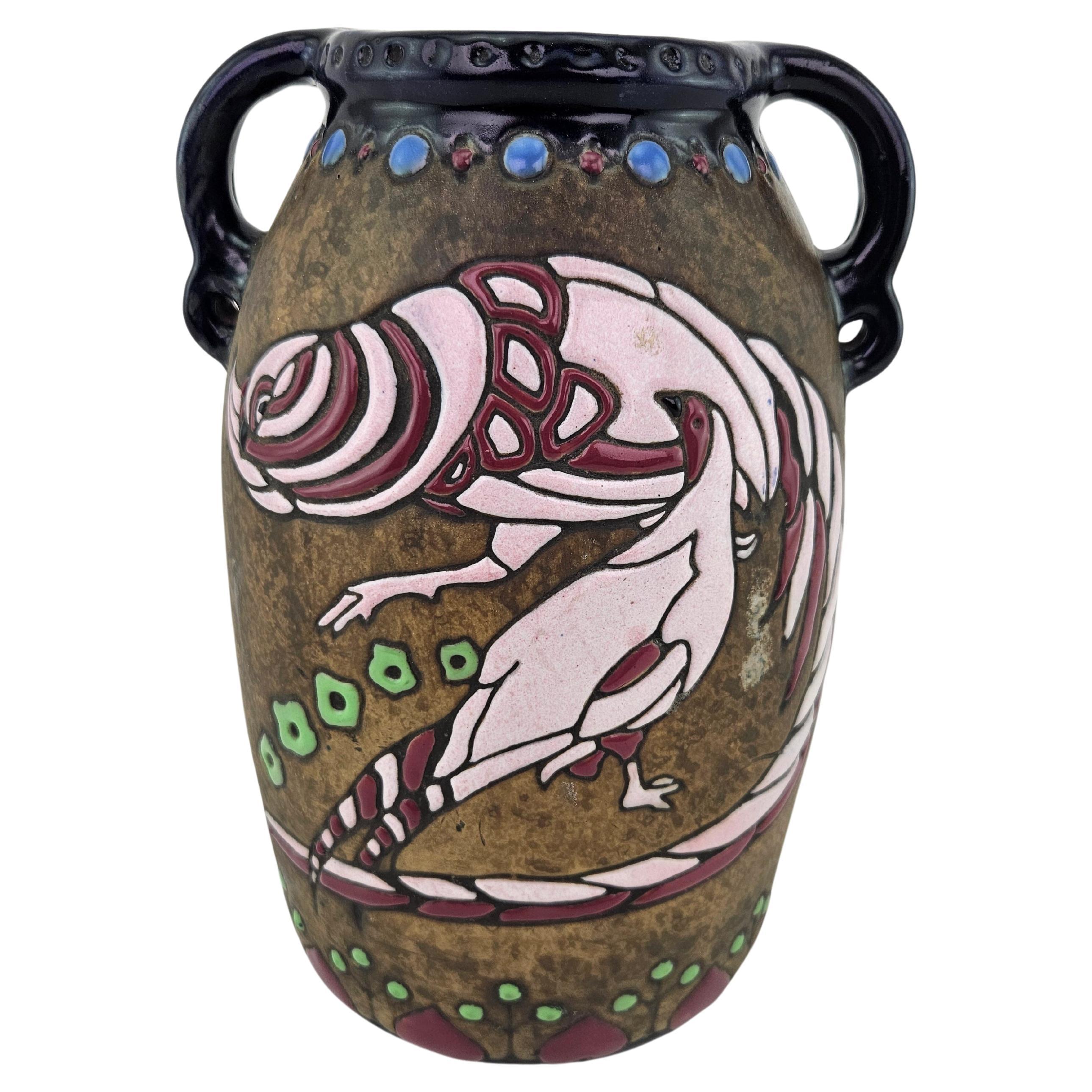 What is the difference between a pelike and an amphora?