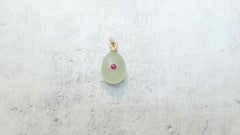 Antico ciondolo a forma di uovo in oro e rubino di Alfred Thielemann