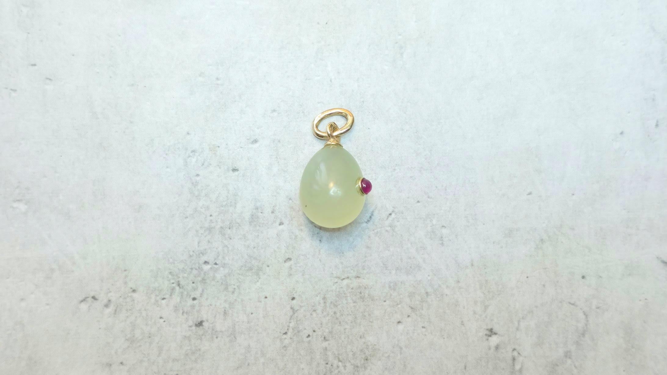 Antiker Imperial Bowenit Rubin Gold Ei-Anhänger von Alfred Thielemann (Cabochon) im Angebot