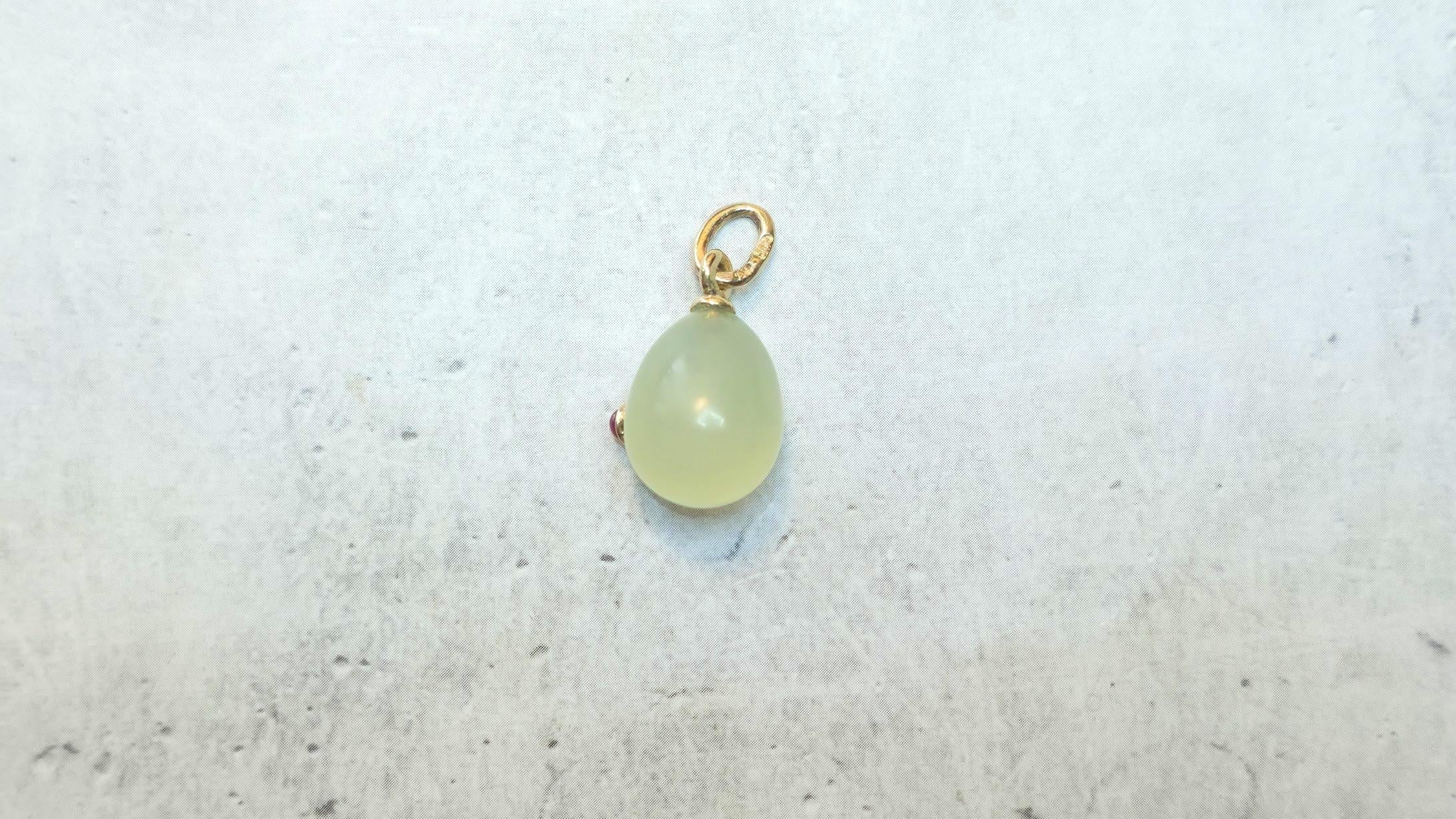 Antiker Imperial Bowenit Rubin Gold Ei-Anhänger von Alfred Thielemann im Zustand „Hervorragend“ im Angebot in Chesterland, OH