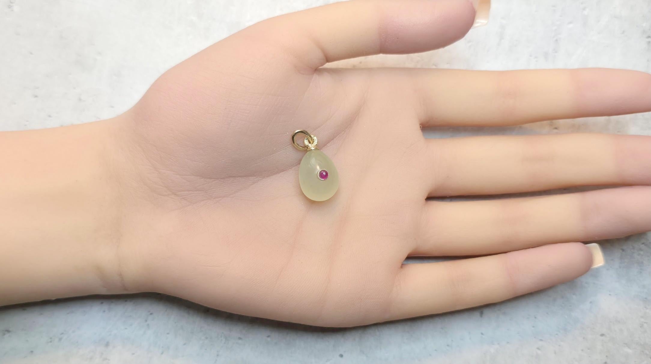 Antiker Imperial Bowenit Rubin Gold Ei-Anhänger von Alfred Thielemann für Damen oder Herren im Angebot