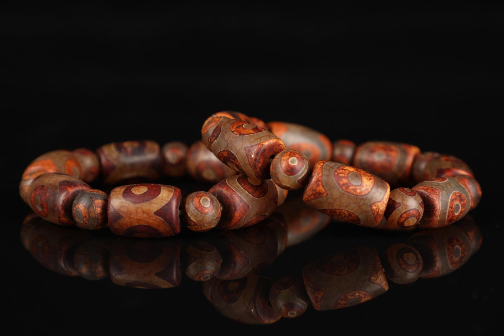 Antique Imperial Dzi Beads Bracelets Pair From China In Good Condition For Sale In 景德镇市, CN