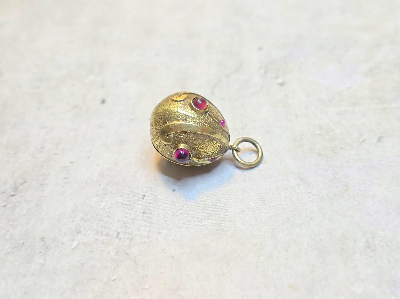 Cabochon Antique Imperial Egg Pendant with Garnets and Rubies, Workmaster Knut Oskar Pihl For Sale