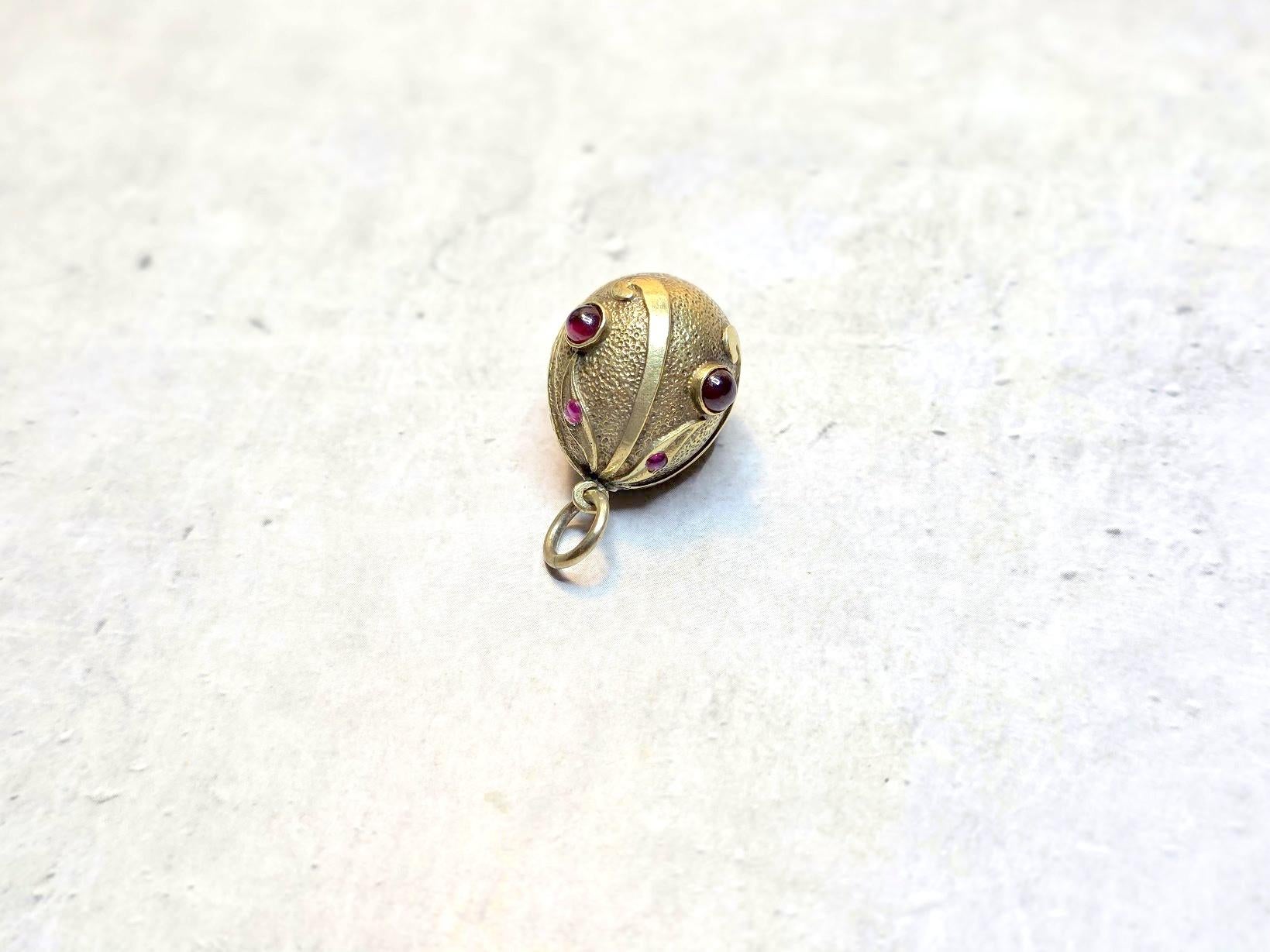 Antique Imperial Egg Pendant with Garnets and Rubies, Workmaster Knut Oskar Pihl In Excellent Condition For Sale In Chesterland, OH