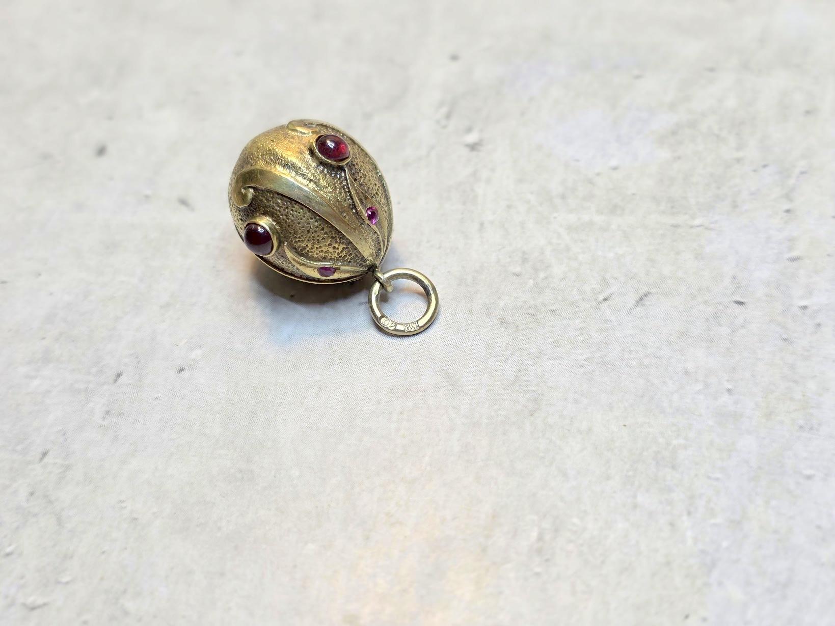 Women's or Men's Antique Imperial Egg Pendant with Garnets and Rubies, Workmaster Knut Oskar Pihl For Sale