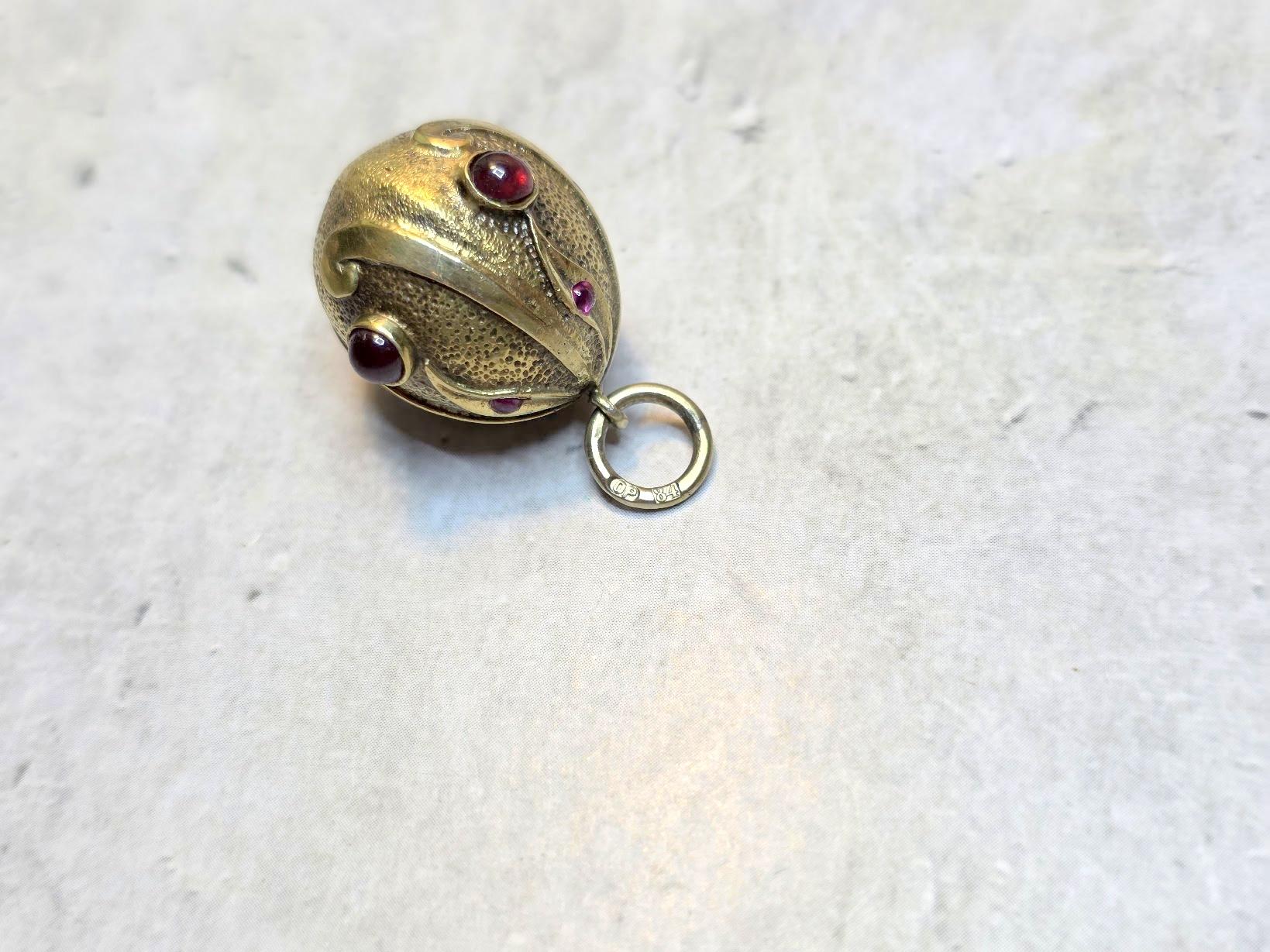 Antique Imperial Egg Pendant with Garnets and Rubies, Workmaster Knut Oskar Pihl For Sale 1