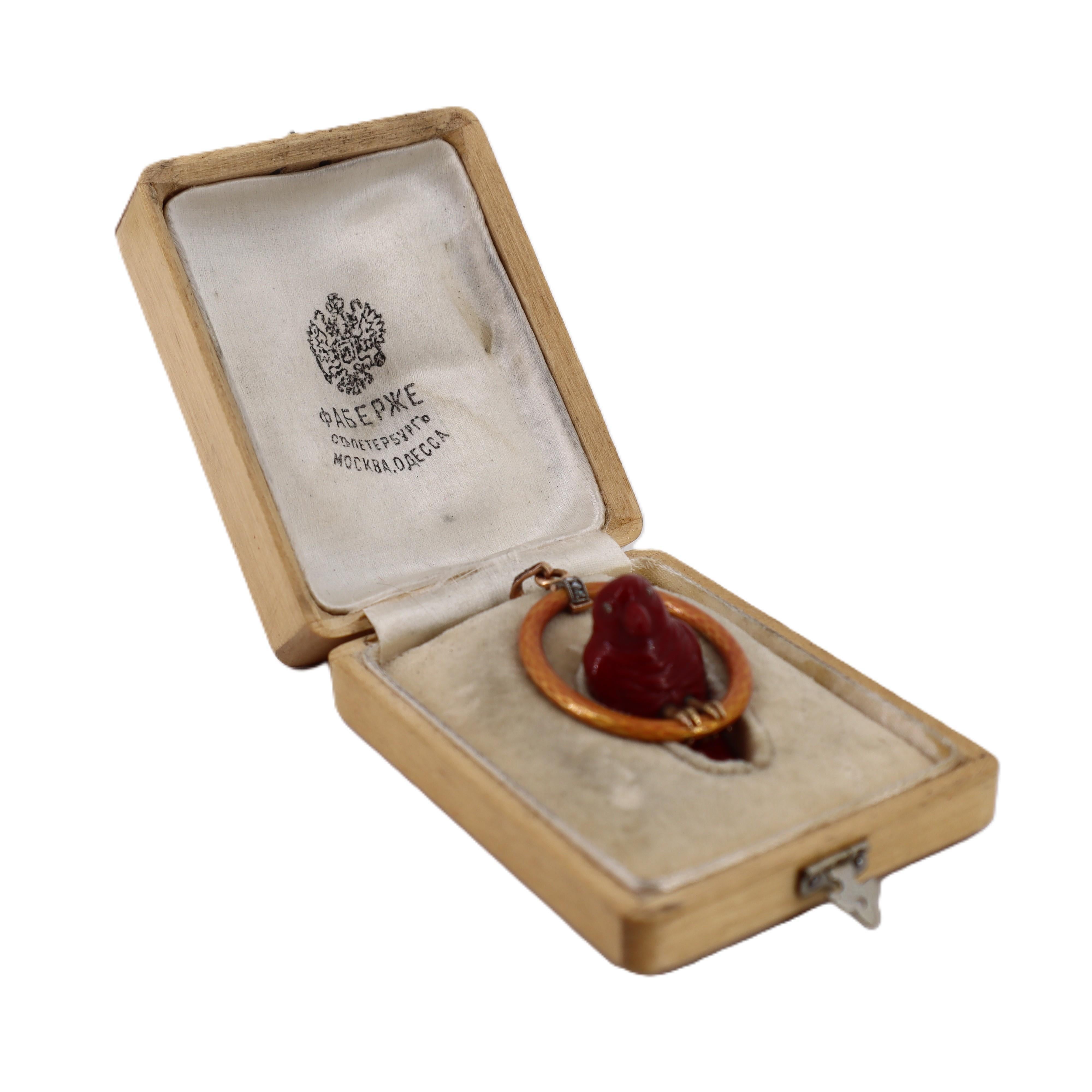Antico ciondolo Faberge in oro rosa con diamanti smaltati e purpurina in vendita 3