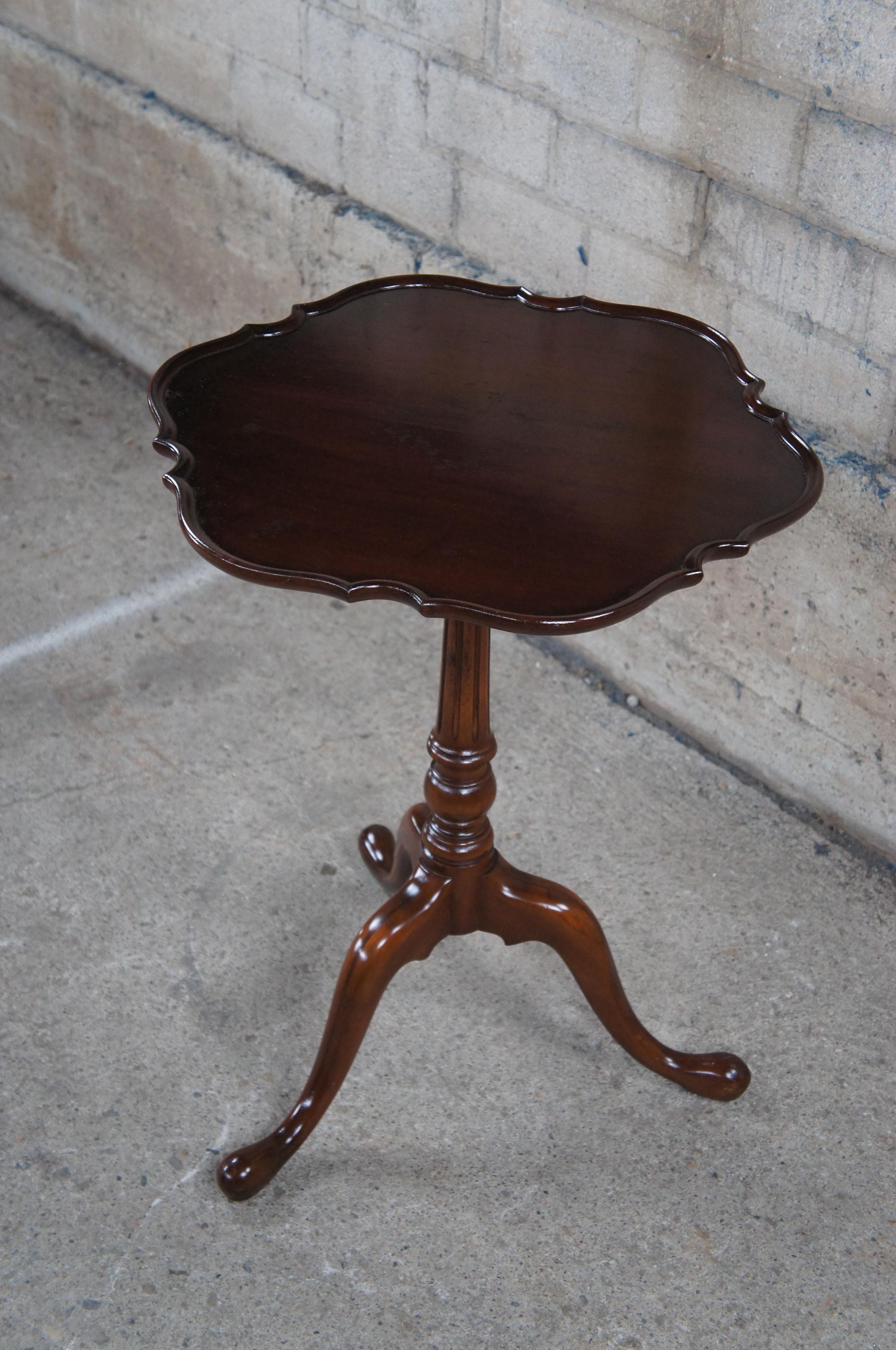 Antique Imperial Furniture Queen Anne Mahogany Pie Crust Pedestal Table Stand In Good Condition For Sale In Dayton, OH