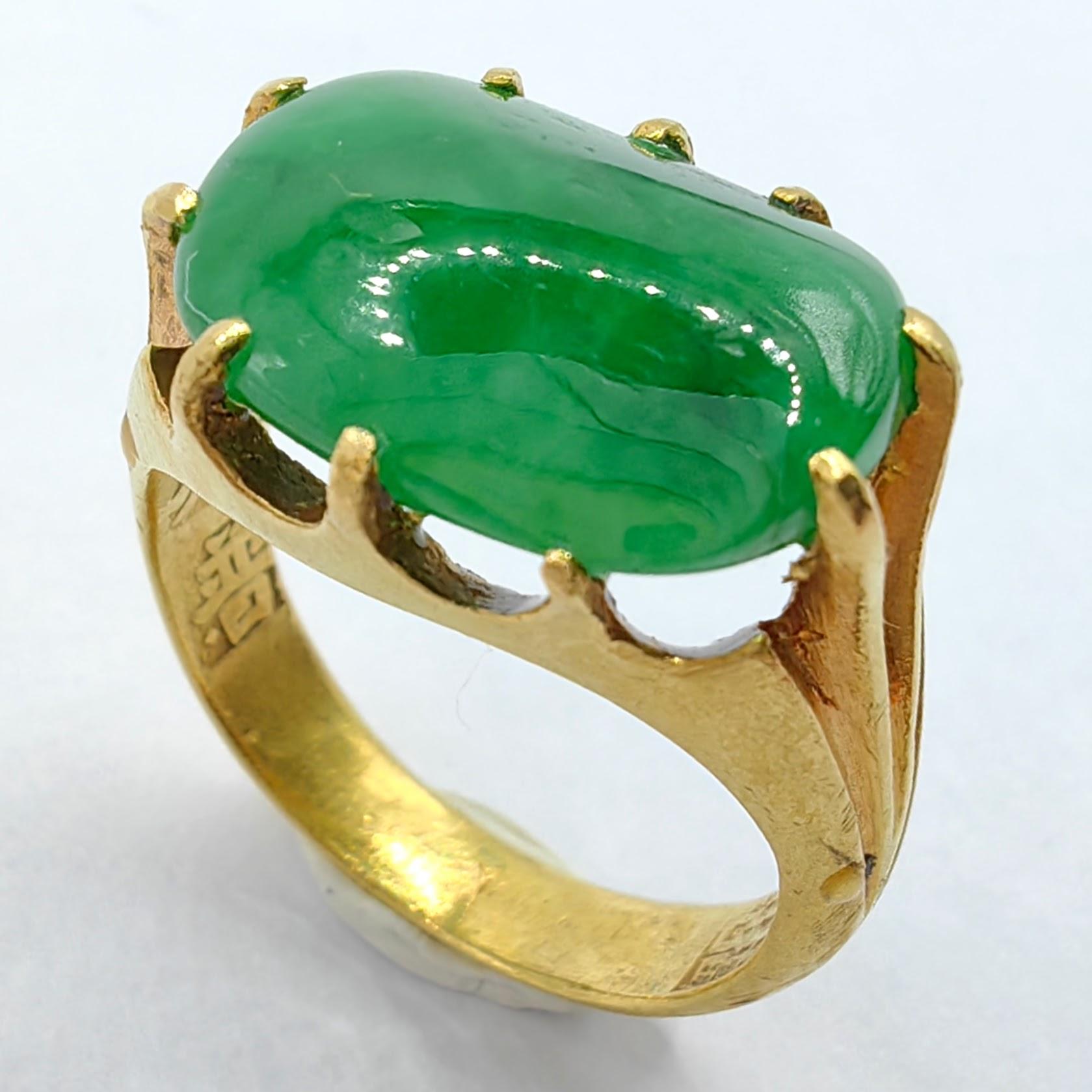 Women's or Men's Antique Imperial Green Cabochon Jadeite Jade 24K Yellow Gold Pinky Finger Ring For Sale