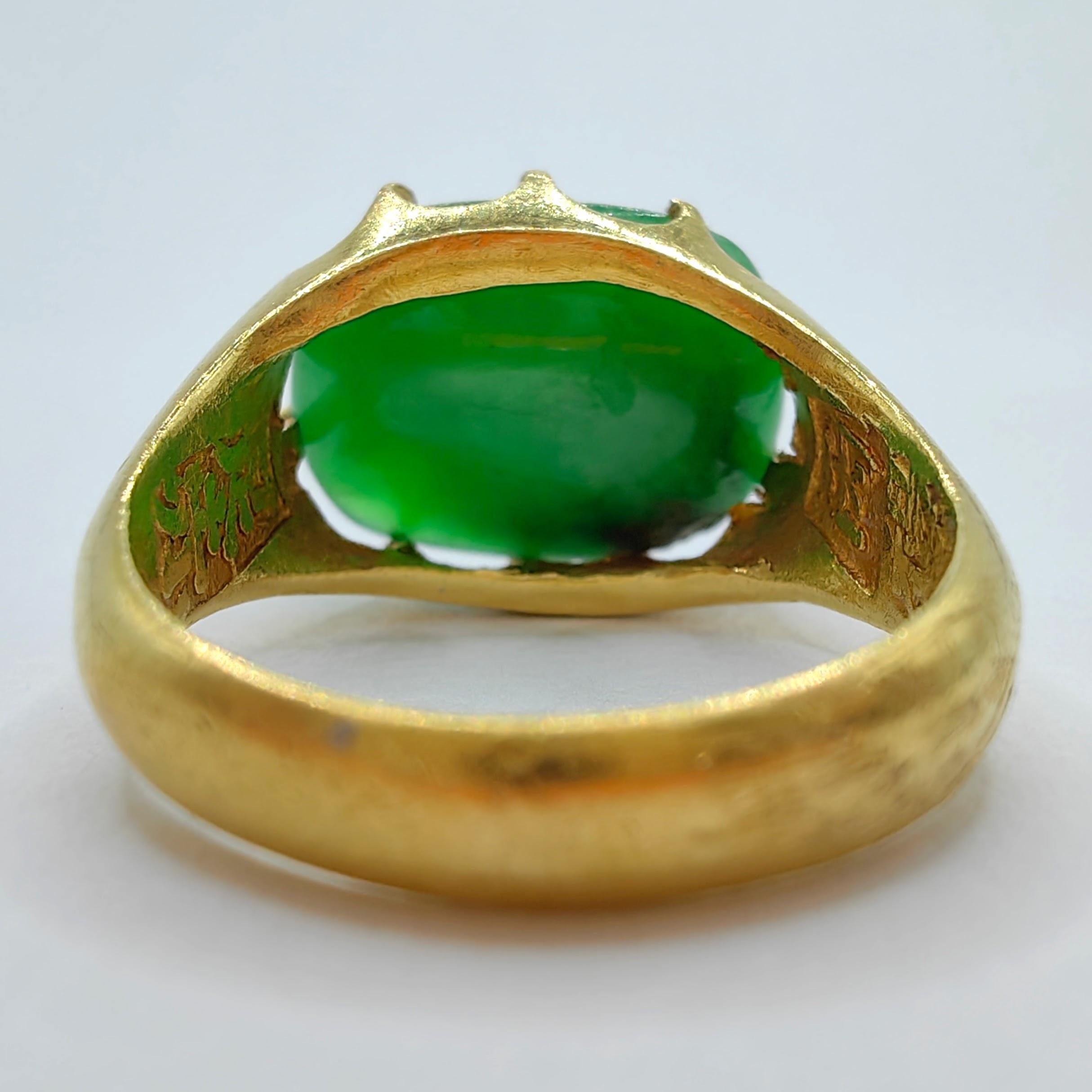 Women's or Men's Antique Imperial Green Cabochon Jadeite Jade 24K Yellow Gold Pinky Finger Ring For Sale