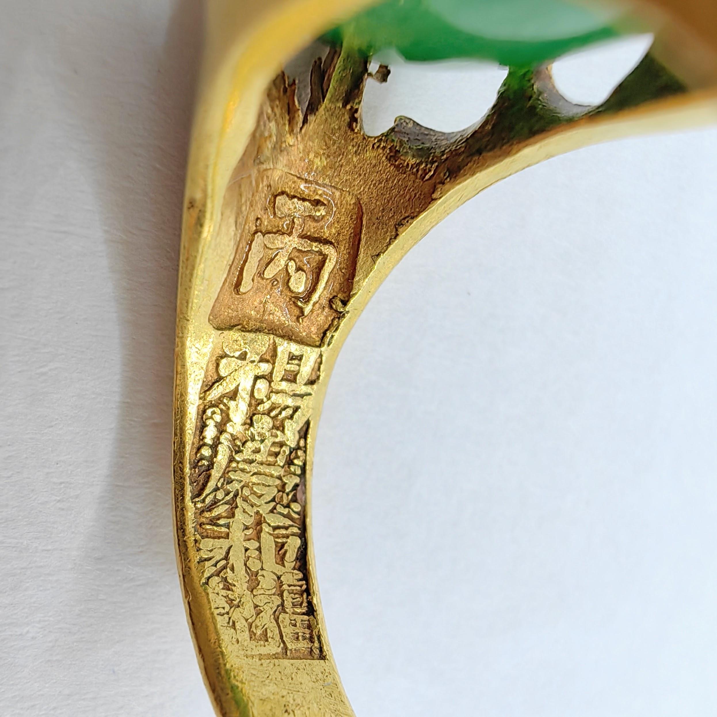 Ancienne bague de doigt rose impériale en or jaune 24 carats avec jadéite verte cabochon en vente 2