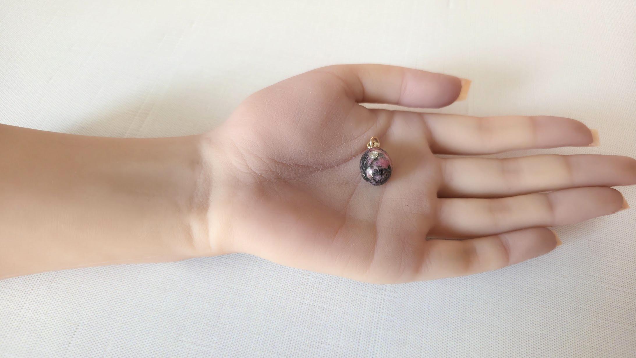 Pendentif œuf ancien en rhodonite diamantée et or Imperial Gold par Phillip Theodore Ringe en vente 1